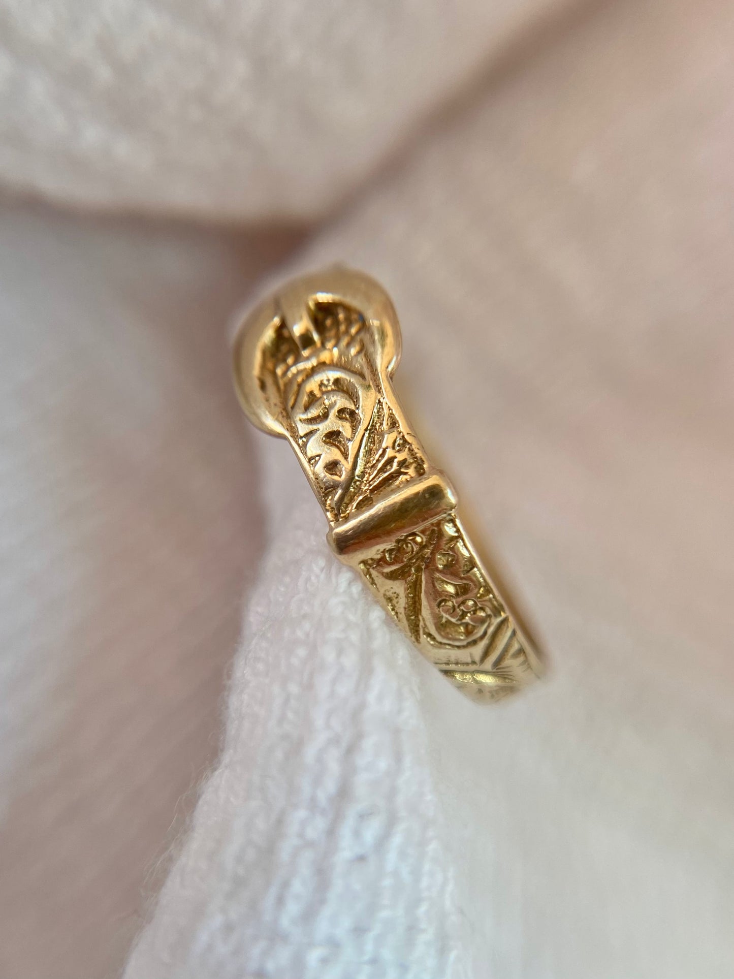 Vintage 9ct Gold Patterned Buckle Ring