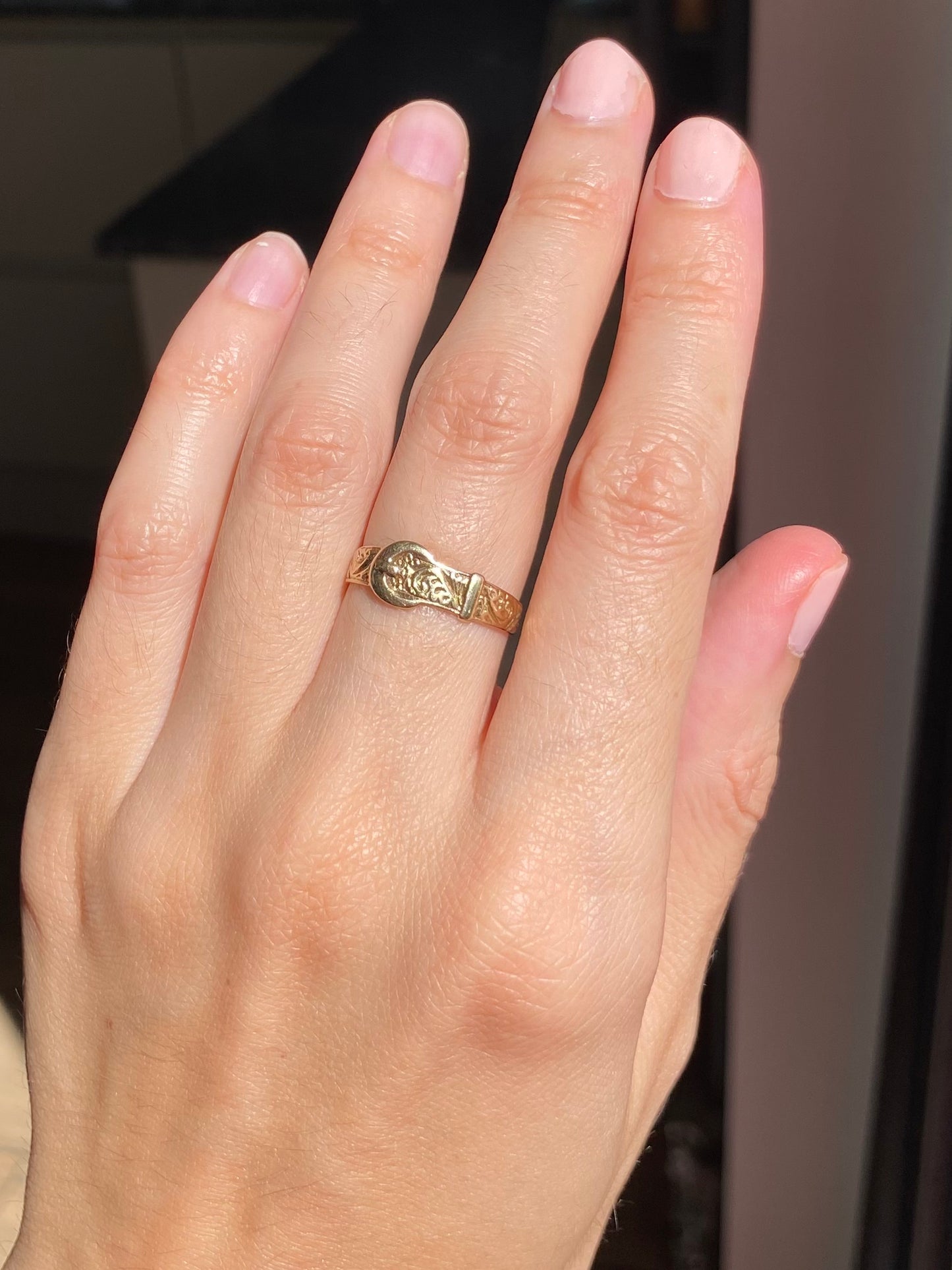 Vintage 9ct Gold Patterned Buckle Ring