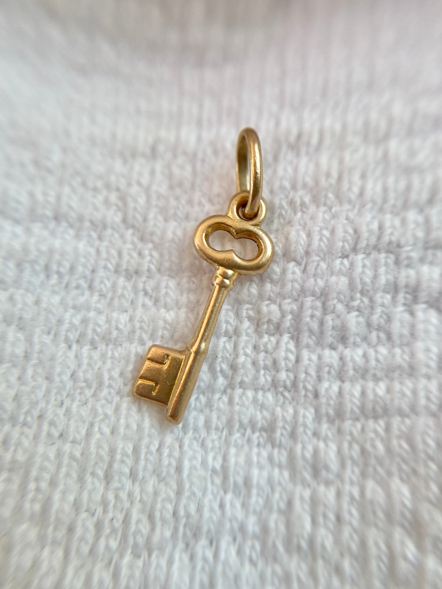 Preloved 18ct Gold Small Key Pendant