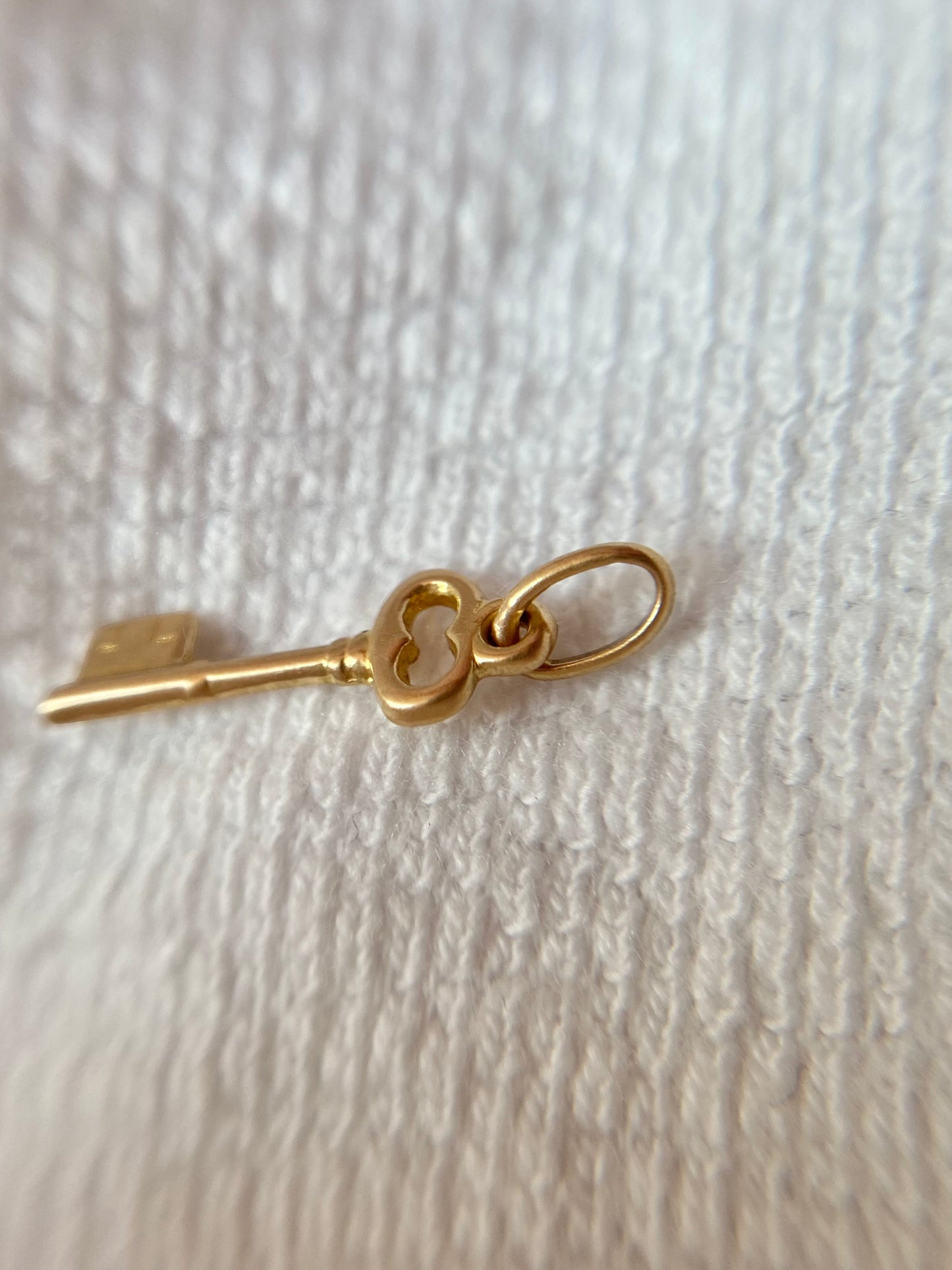 Preloved 18ct Gold Small Key Pendant