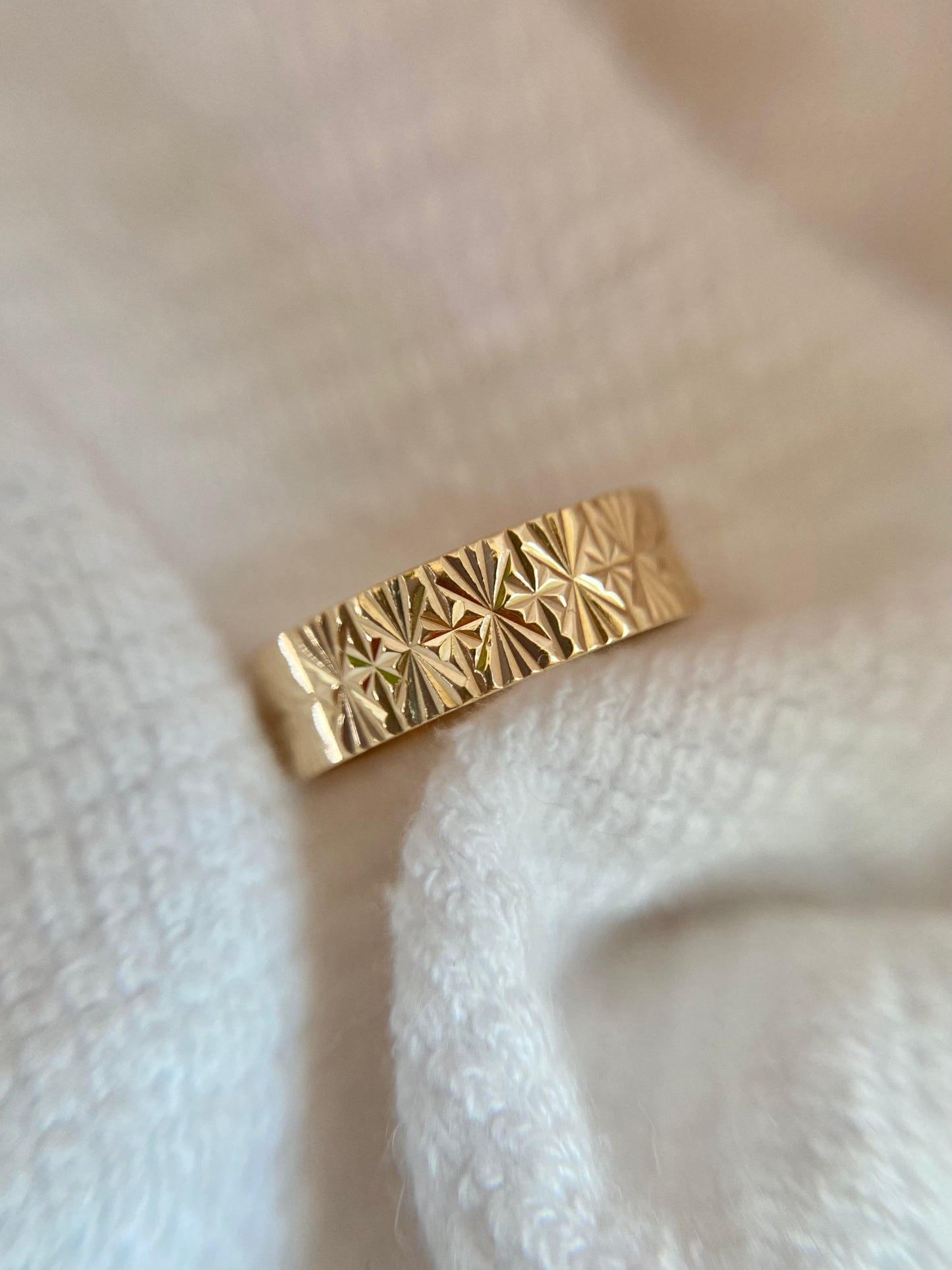 Vintage 9ct Gold Starry Pinky Band
