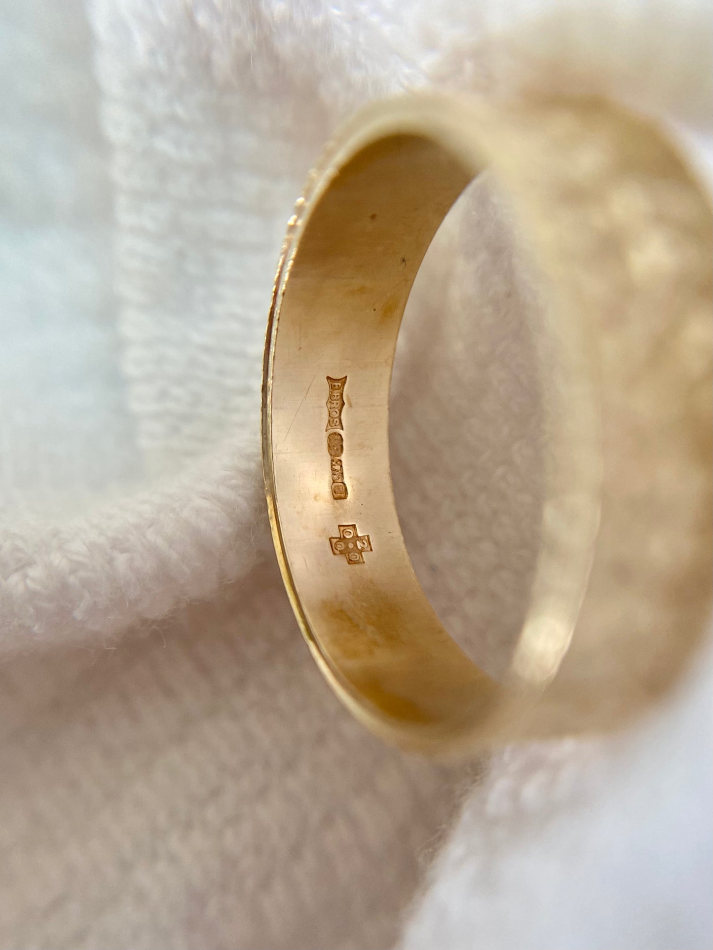 Vintage 9ct Gold Starry Pinky Band