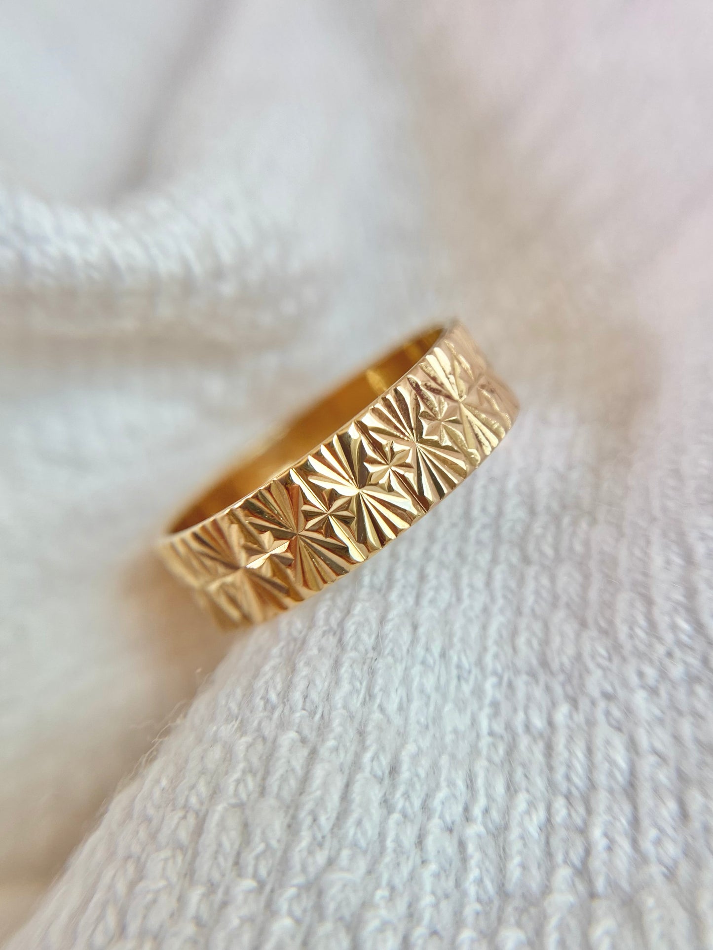 Vintage 9ct Gold Starry Pinky Band