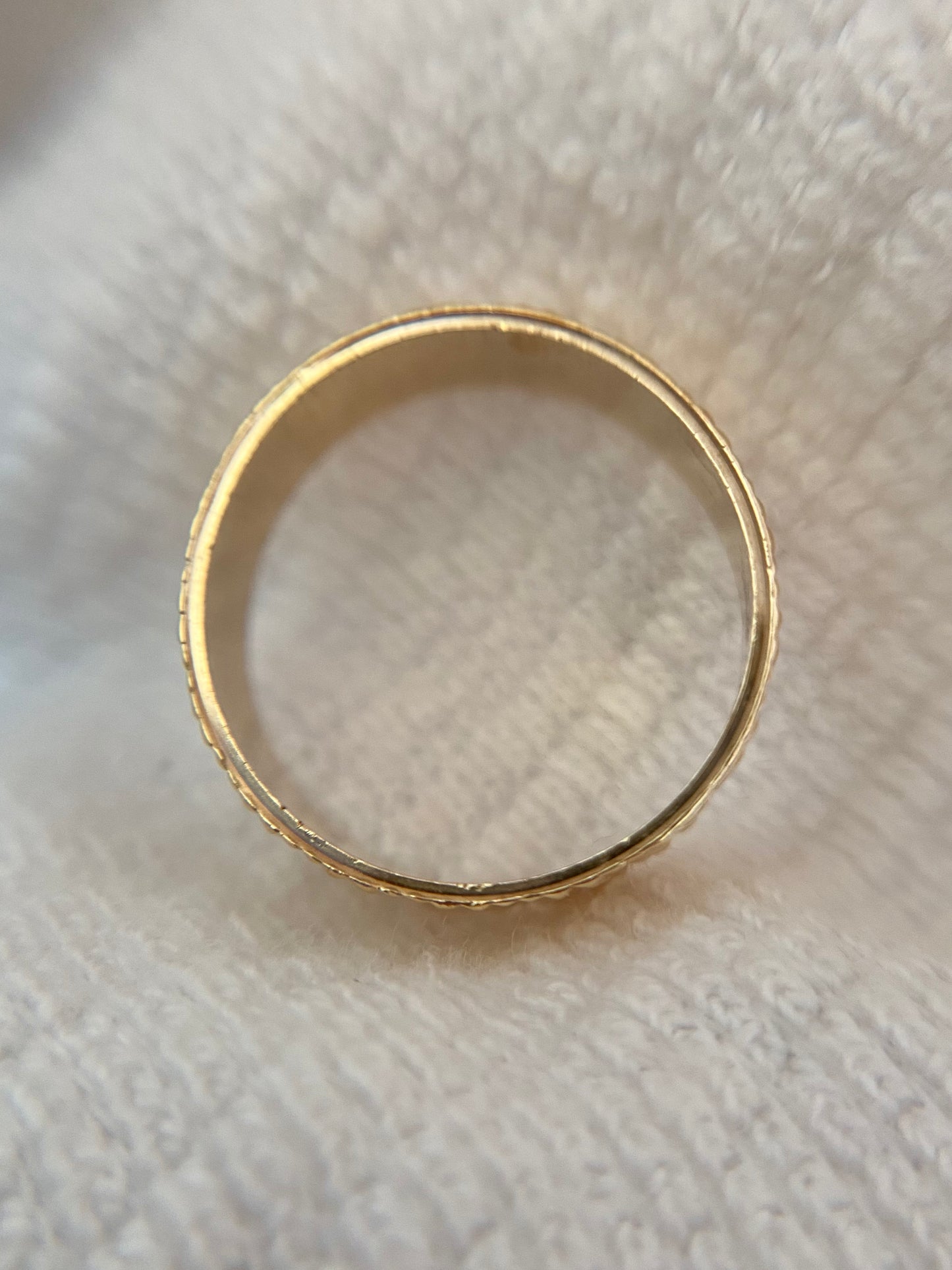 Vintage 9ct Gold Starry Pinky Band