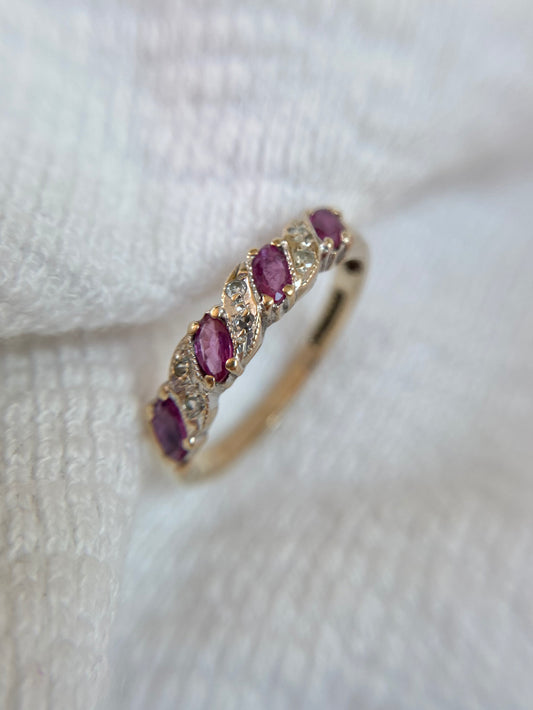 Vintage 9ct Gold Topaz + Diamond Ring