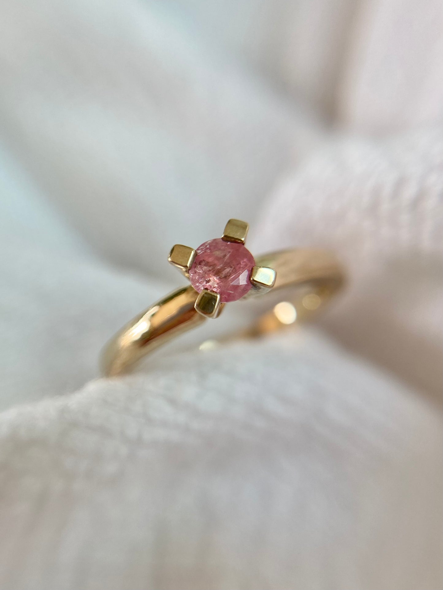 Vintage 9ct Gold Pink Tourmaline Solitaire Ring