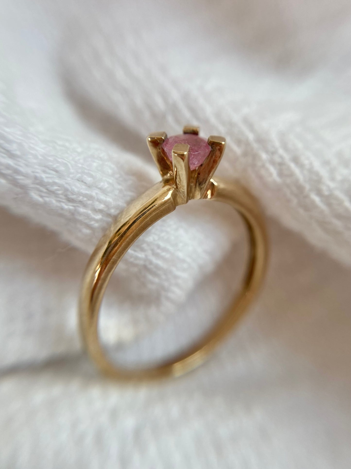 Vintage 9ct Gold Pink Tourmaline Solitaire Ring