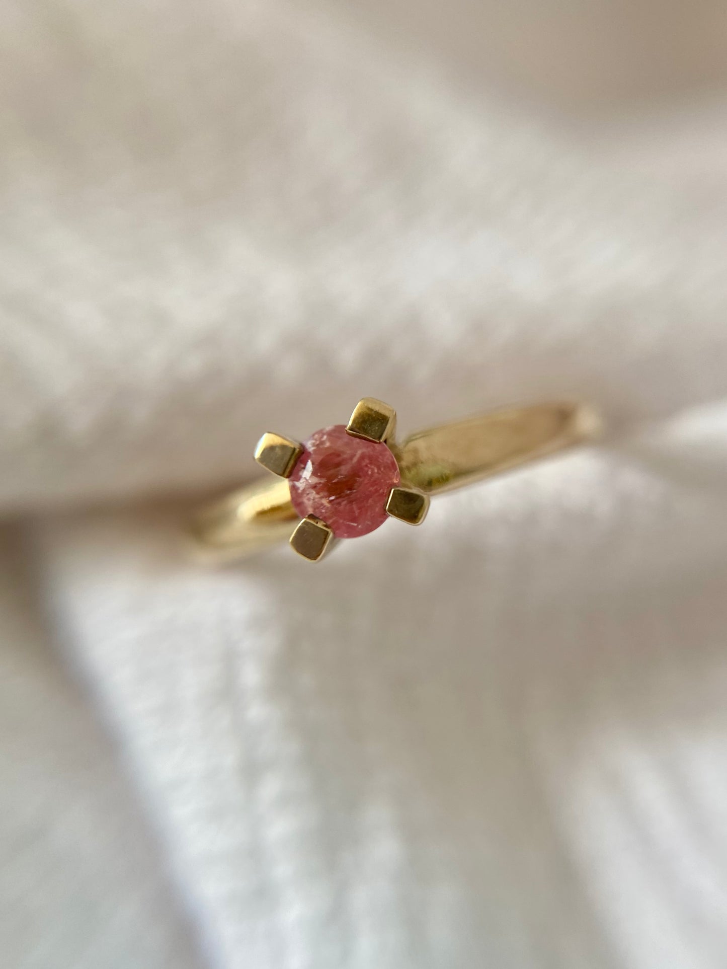 Vintage 9ct Gold Pink Tourmaline Solitaire Ring