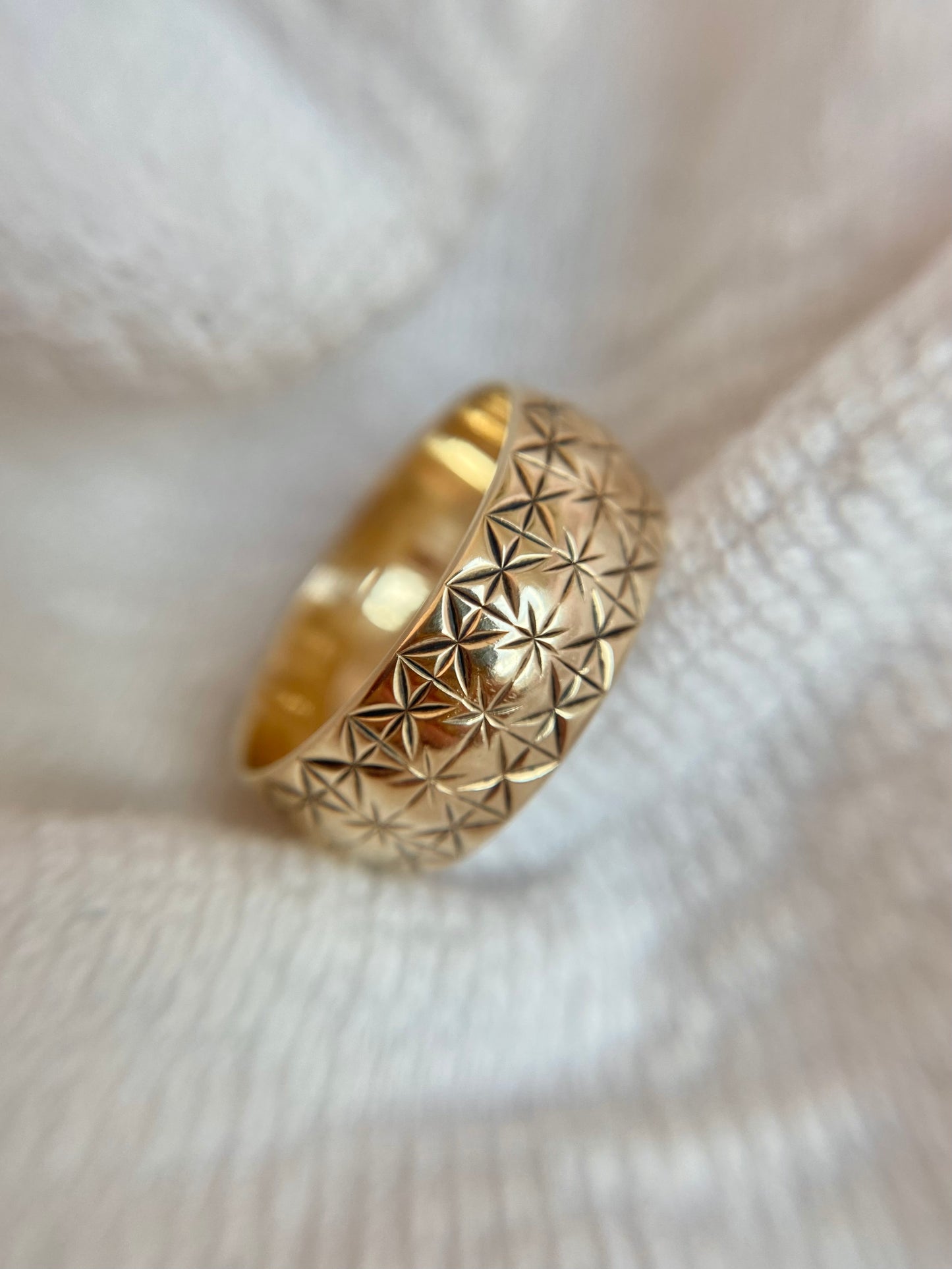 Vintage 9ct Gold Starry Band