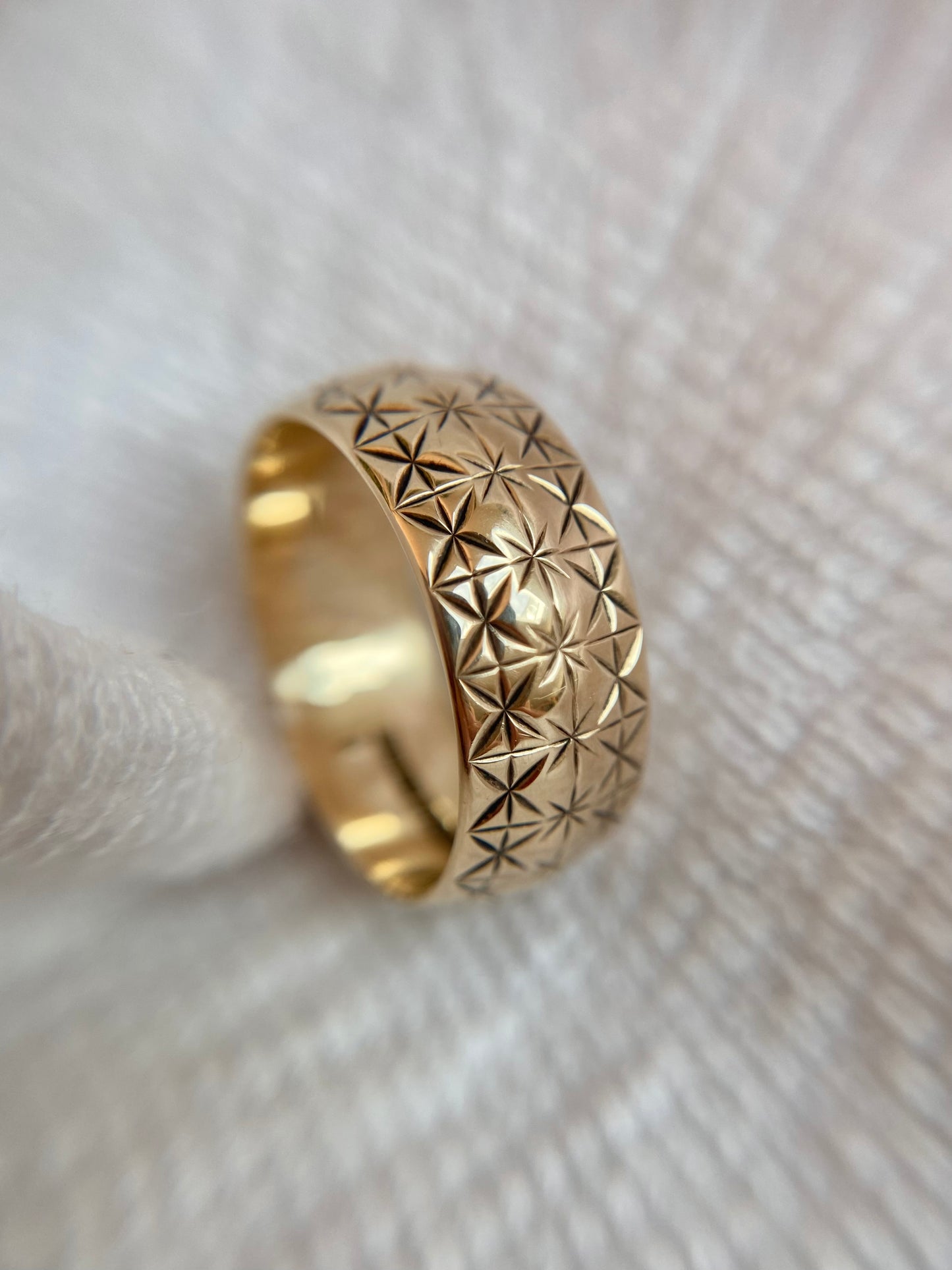 Vintage 9ct Gold Starry Band