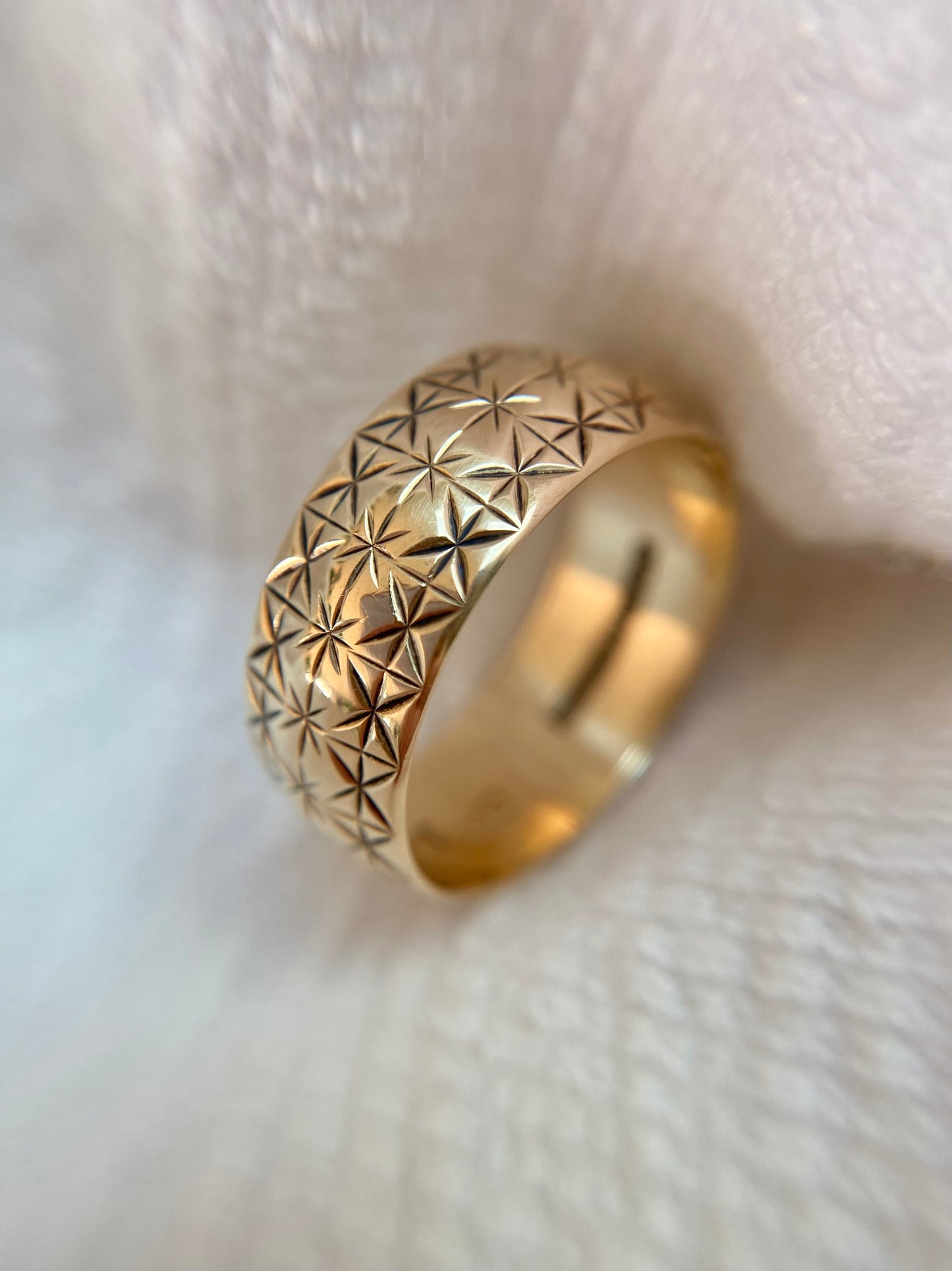 Vintage 9ct Gold Starry Band