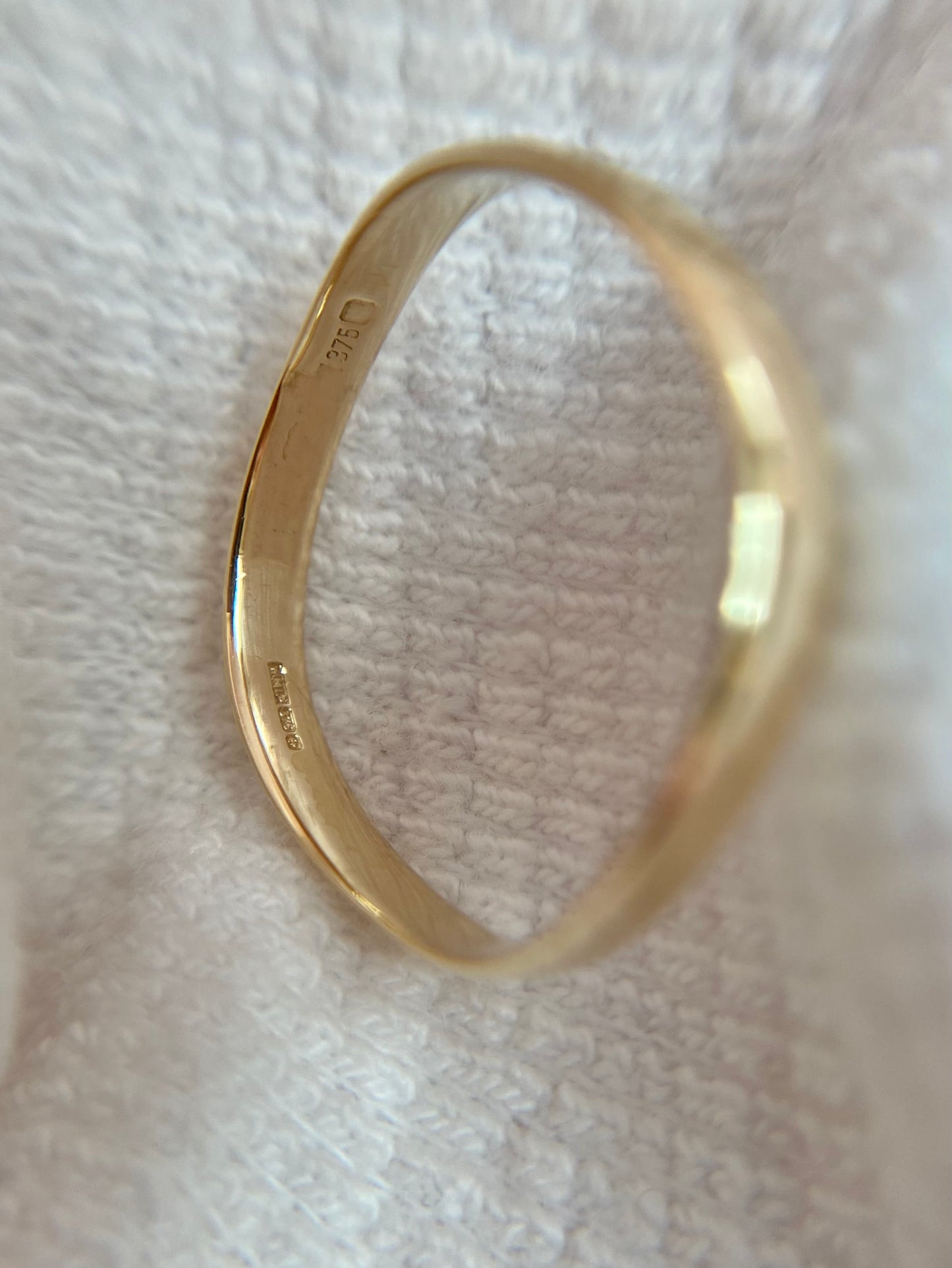 Vintage 9ct Gold Wavy Band