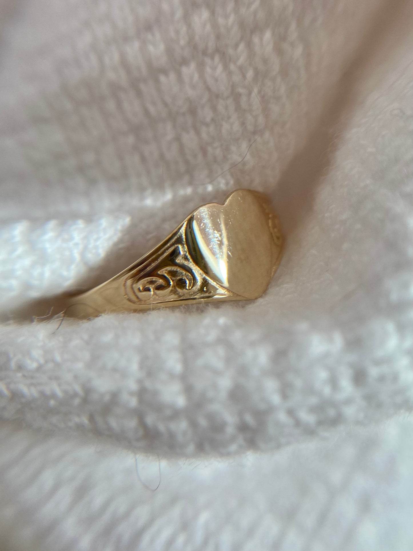 Preloved 9ct Gold Heart Pinky Ring