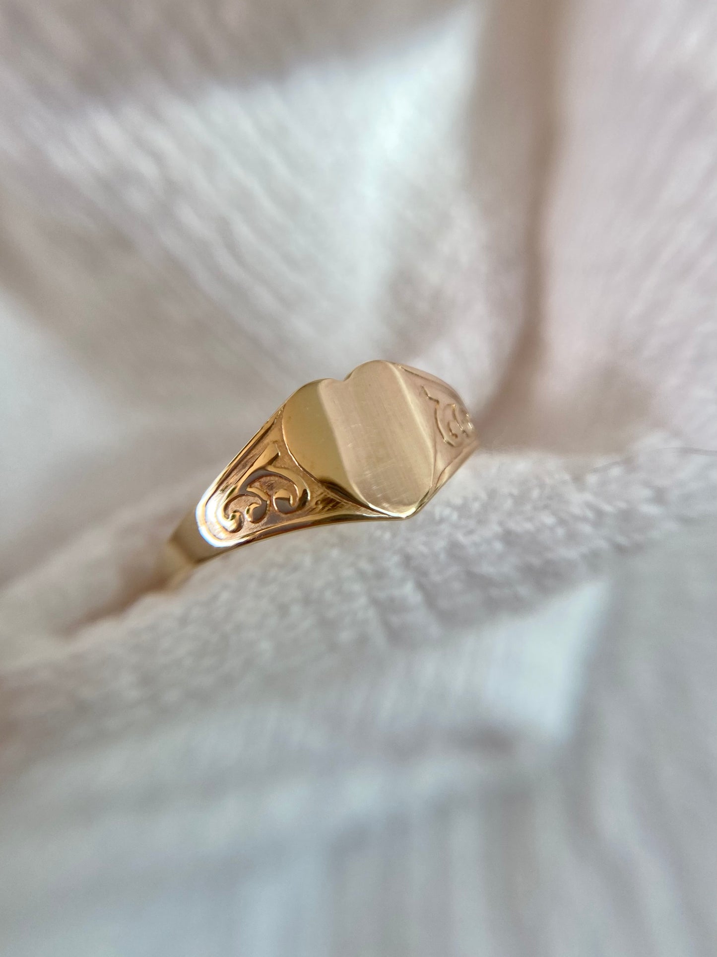 Preloved 9ct Gold Heart Pinky Ring