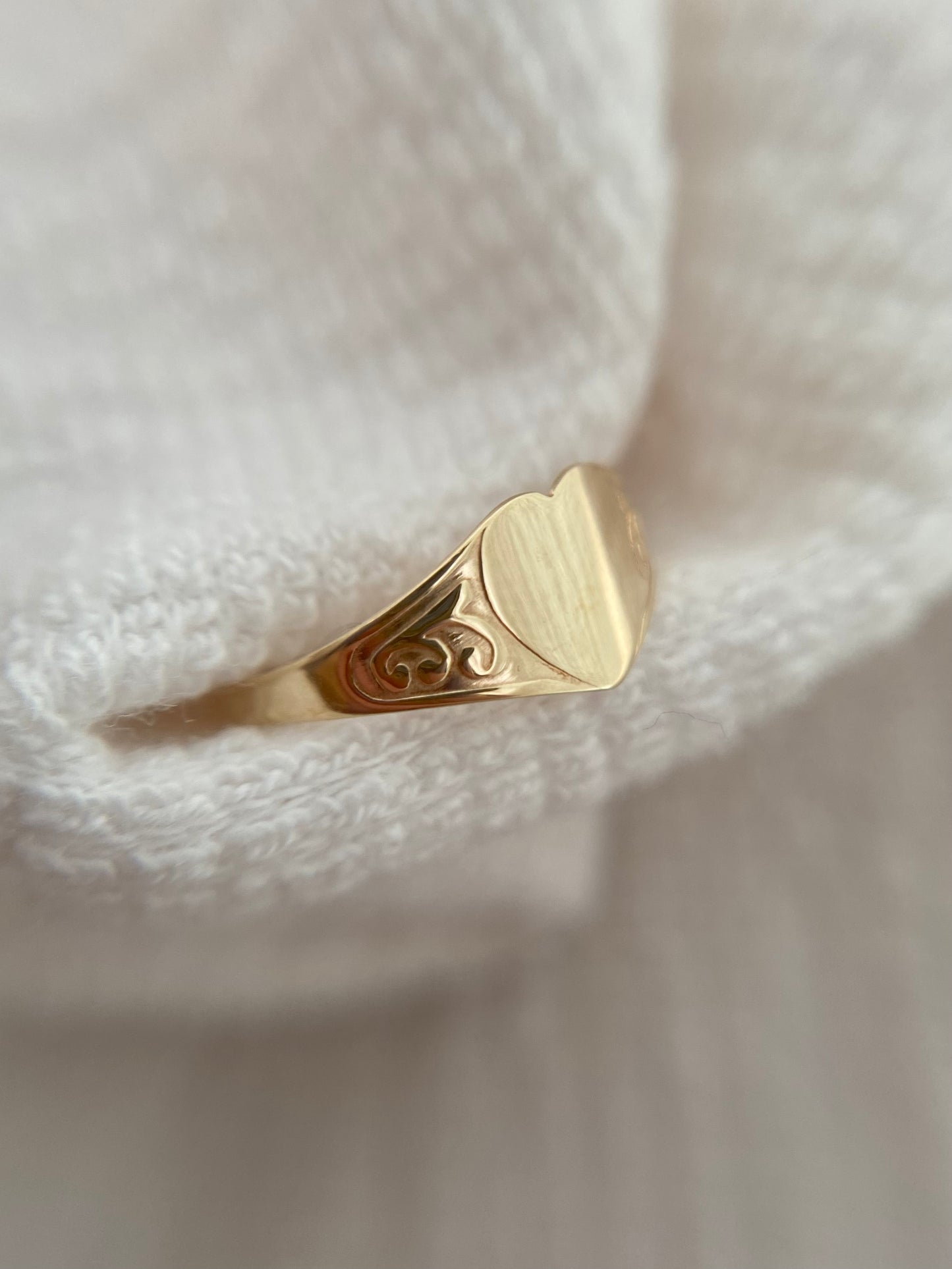 Preloved 9ct Gold Heart Pinky Ring