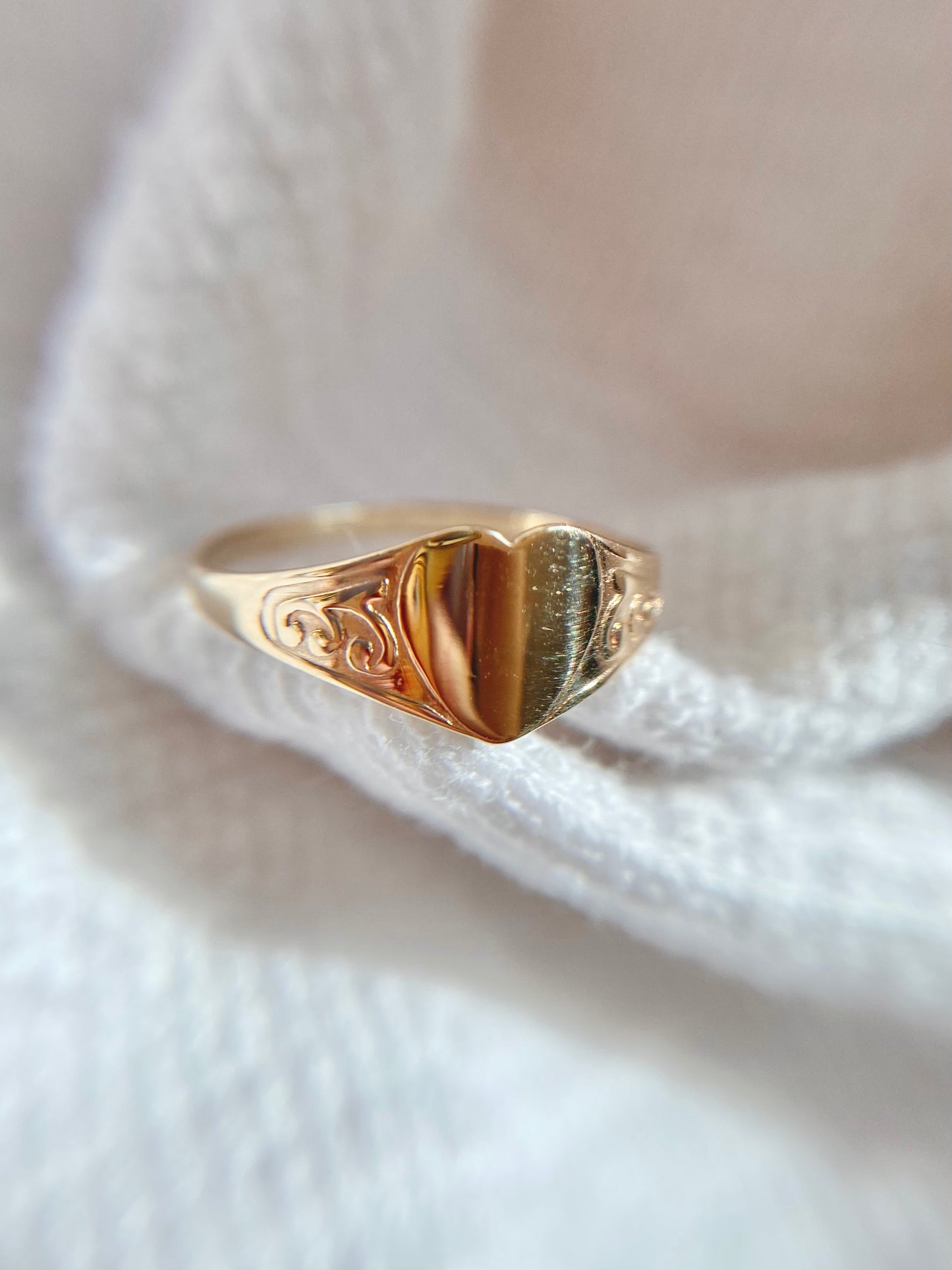 Preloved 9ct Gold Heart Pinky Ring