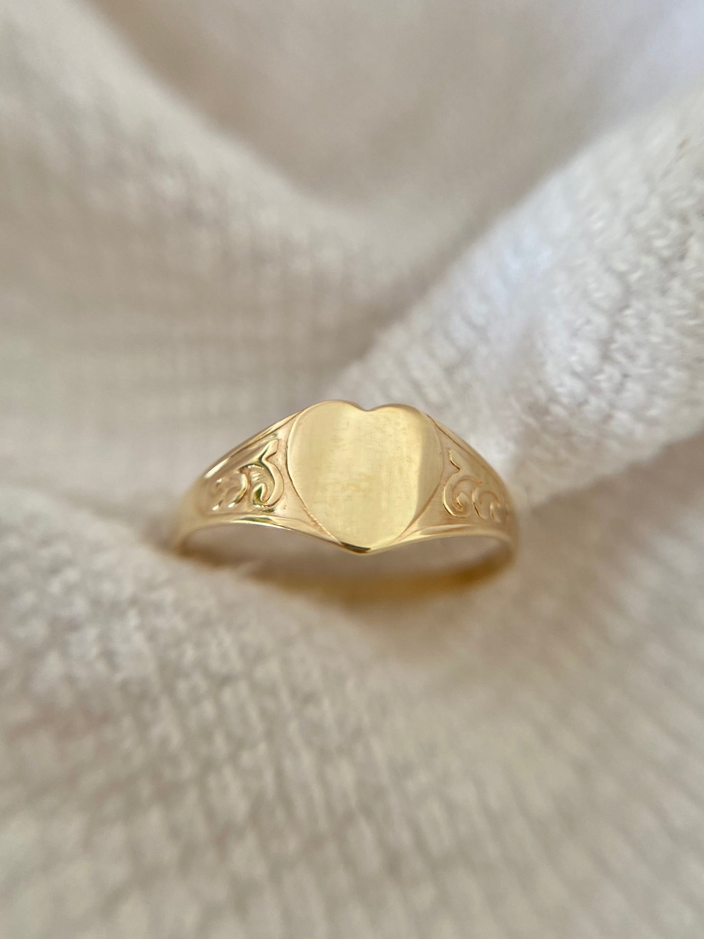 Preloved 9ct Gold Heart Pinky Ring