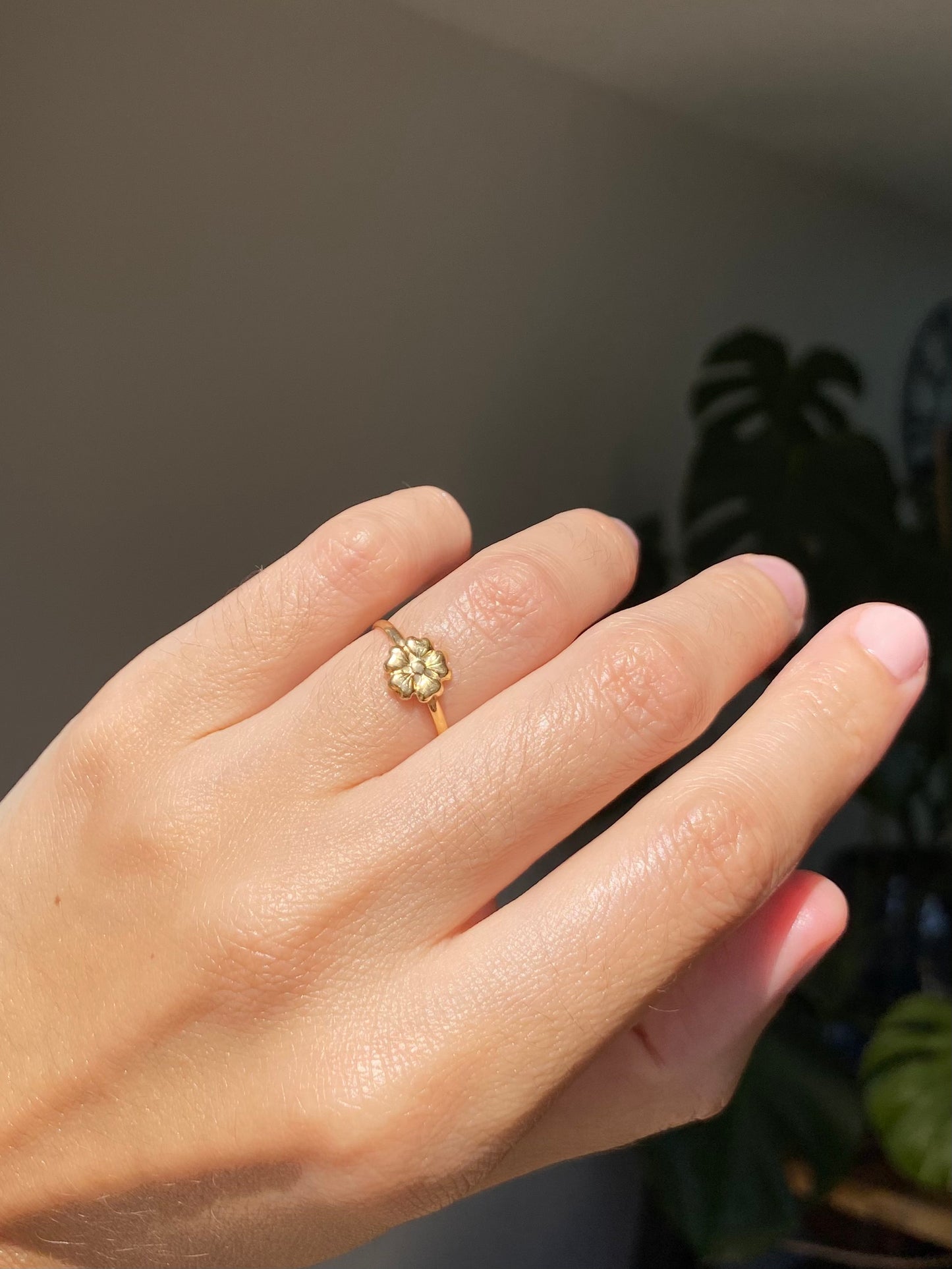 Preloved 18ct Gold Flower Ring