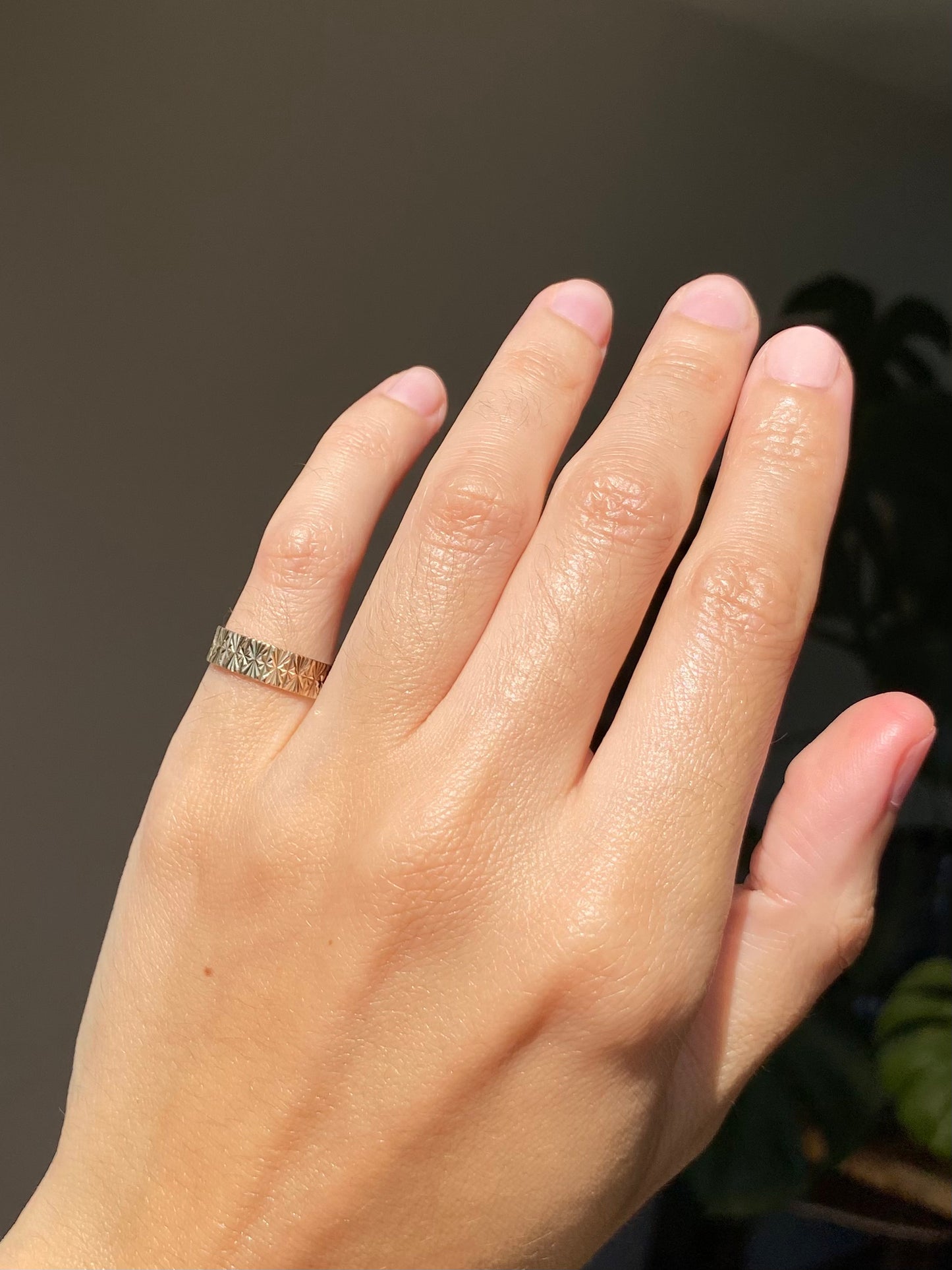Vintage 9ct Gold Starry Pinky Band