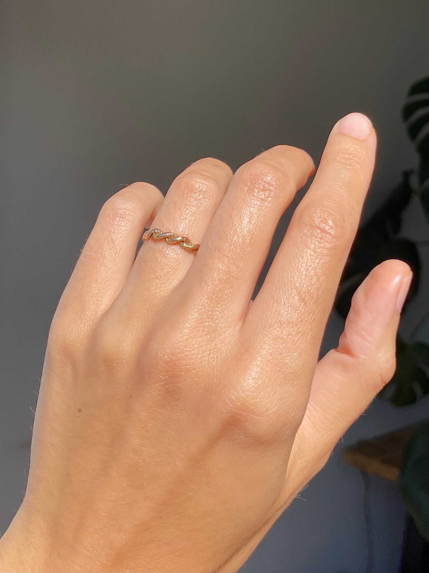 Vintage 9ct Gold Dainty Rope Ring