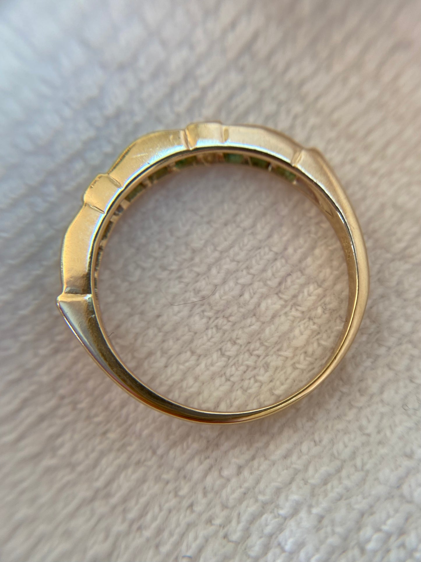 Preloved 9ct Gold Emerald + Diamond ring
