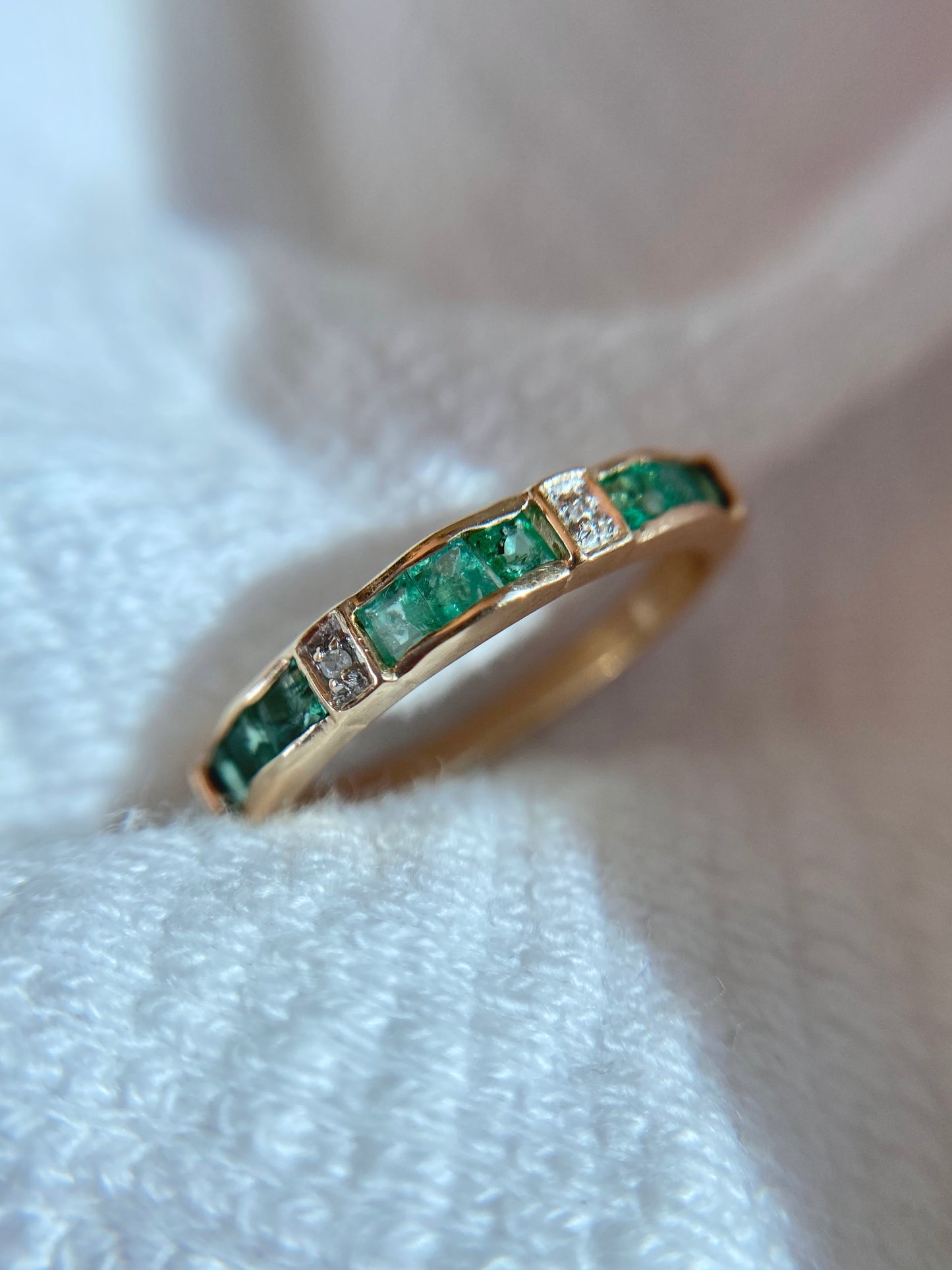 Preloved 9ct Gold Emerald + Diamond ring