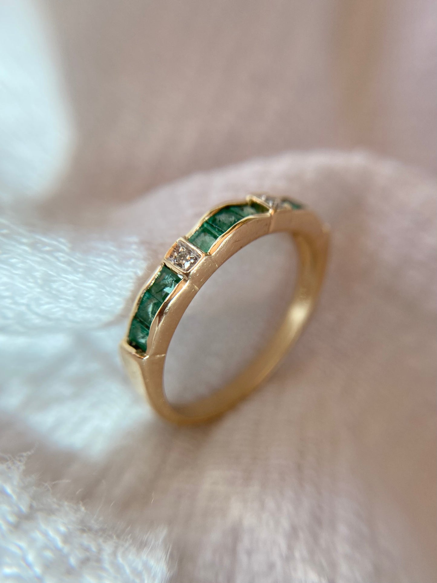 Preloved 9ct Gold Emerald + Diamond ring