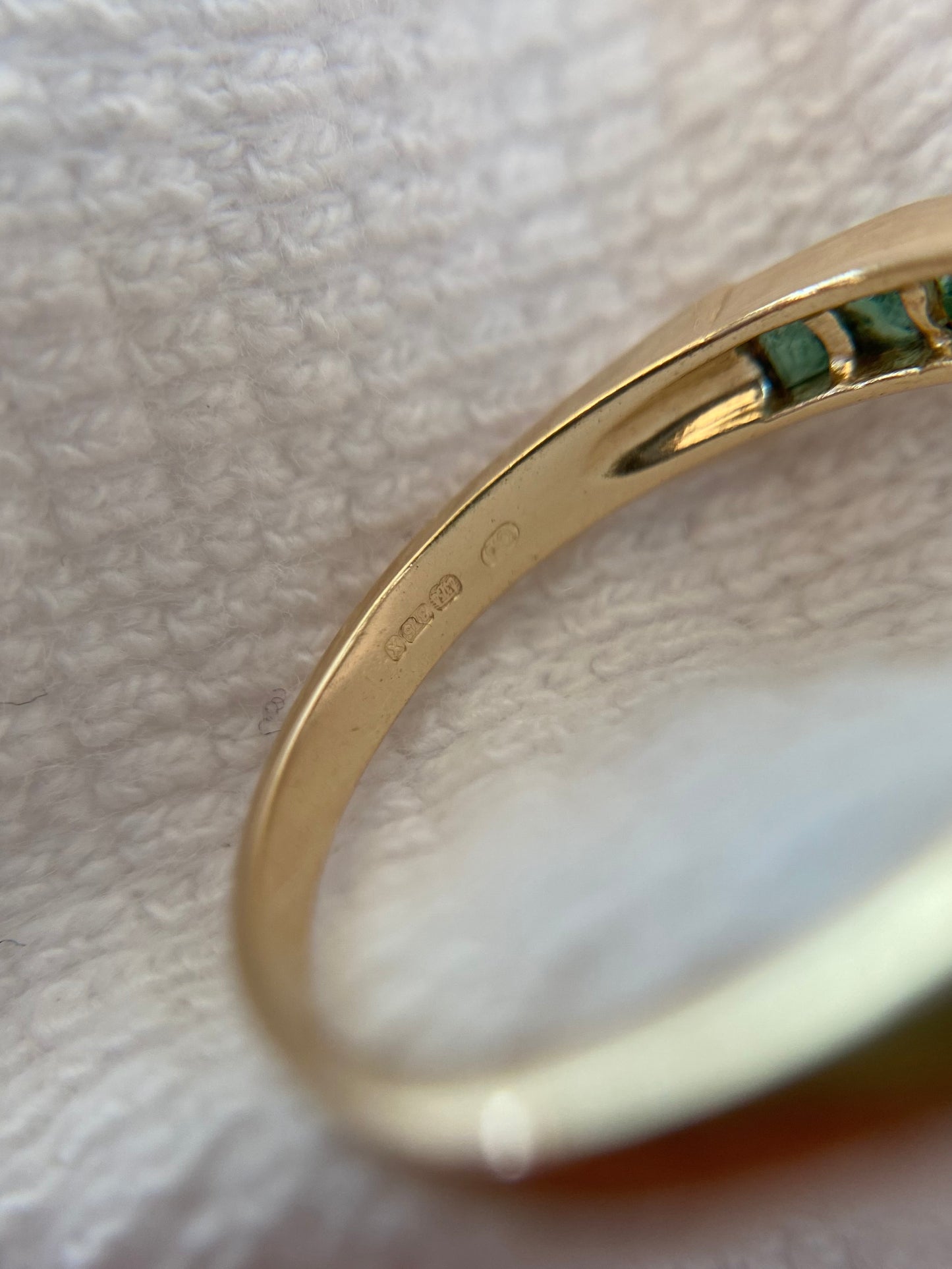 Preloved 9ct Gold Emerald + Diamond ring
