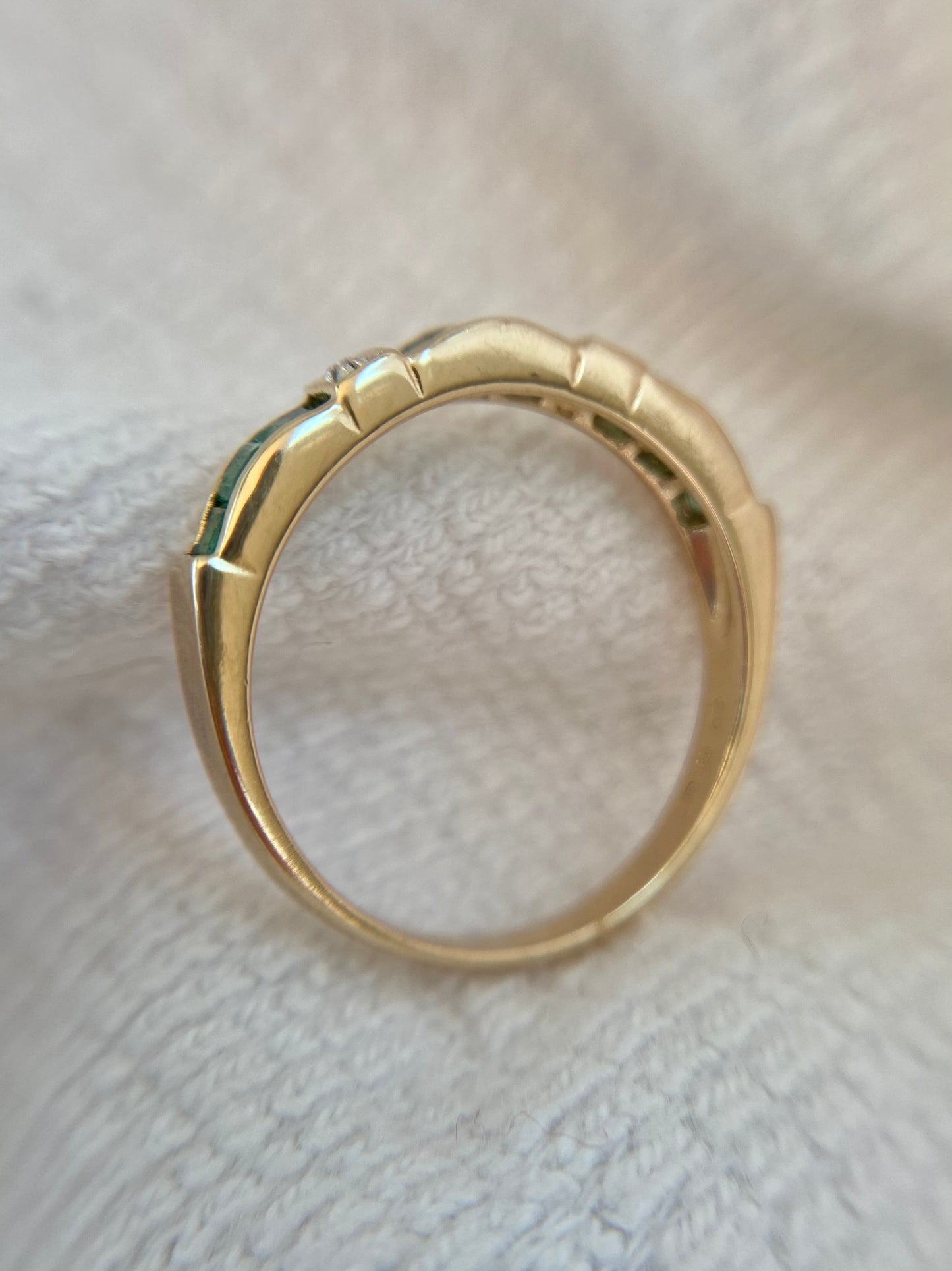 Preloved 9ct Gold Emerald + Diamond ring