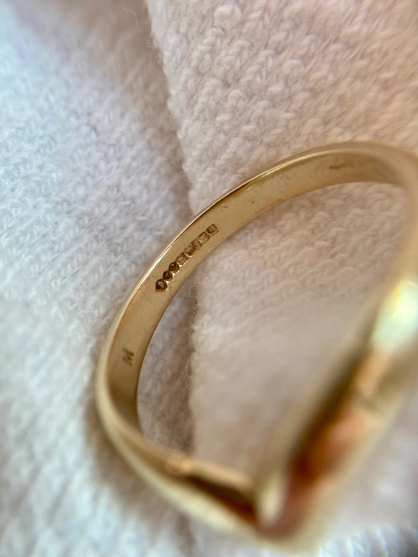 Vintage 9ct Gold Plain Wishbone Ring