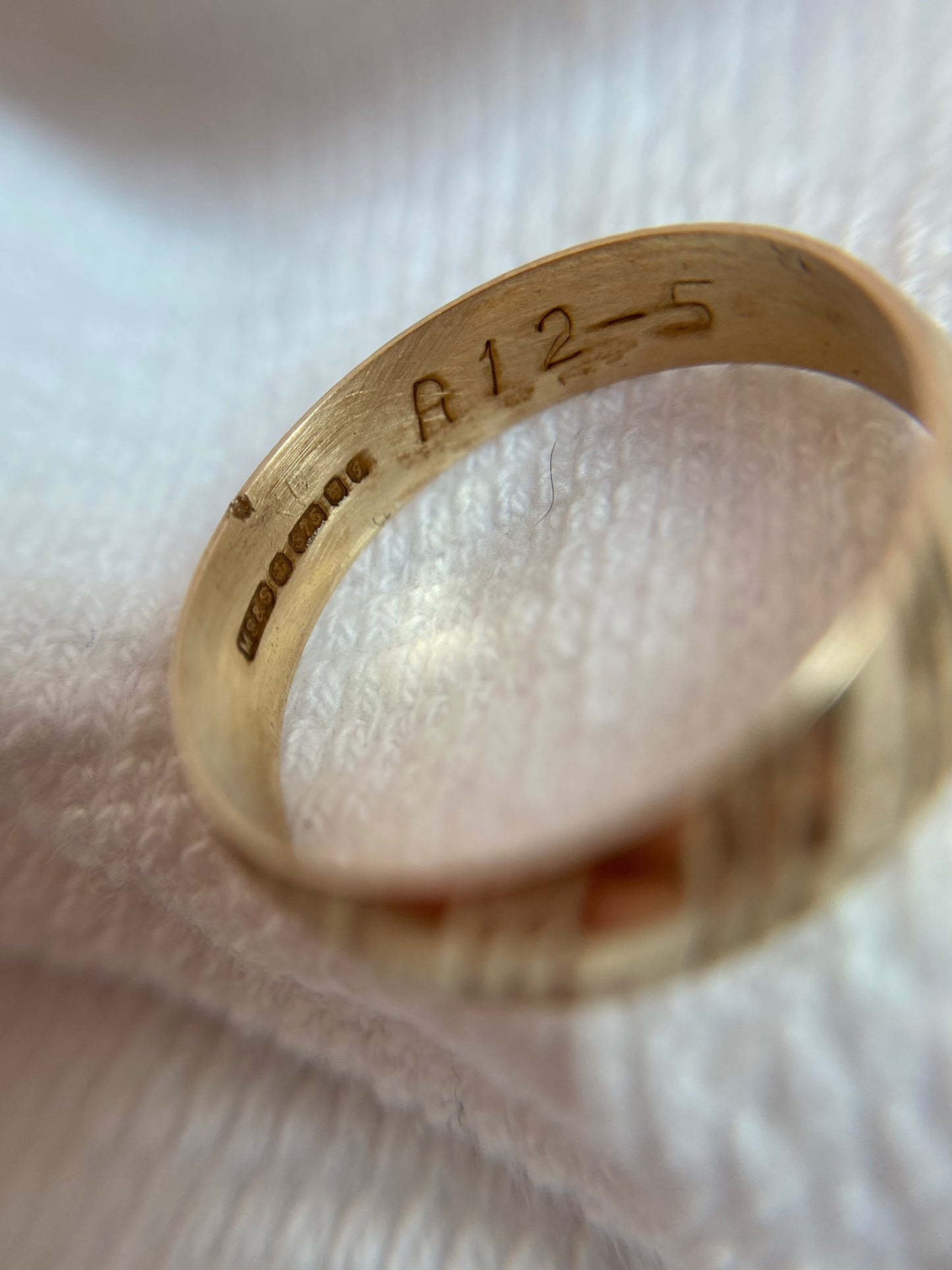 Vintage 9ct Gold Patterned Band