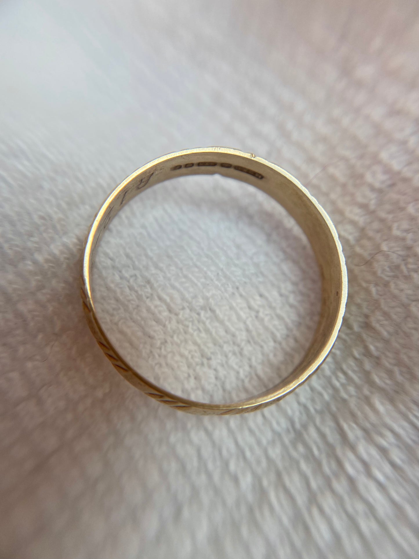 Vintage 9ct Gold Patterned Band