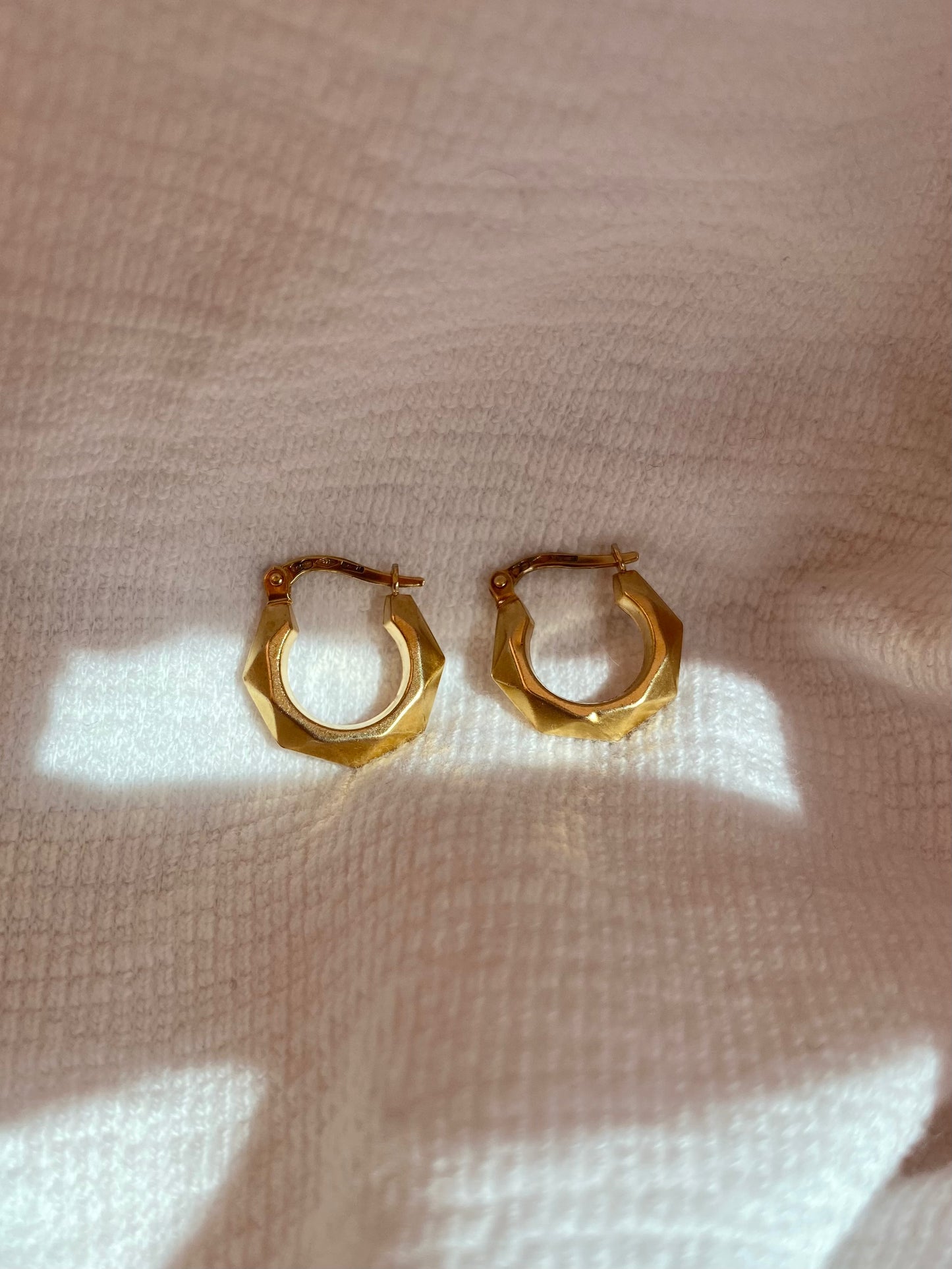 Preloved 9ct Gold Faceted Hoop Earrings
