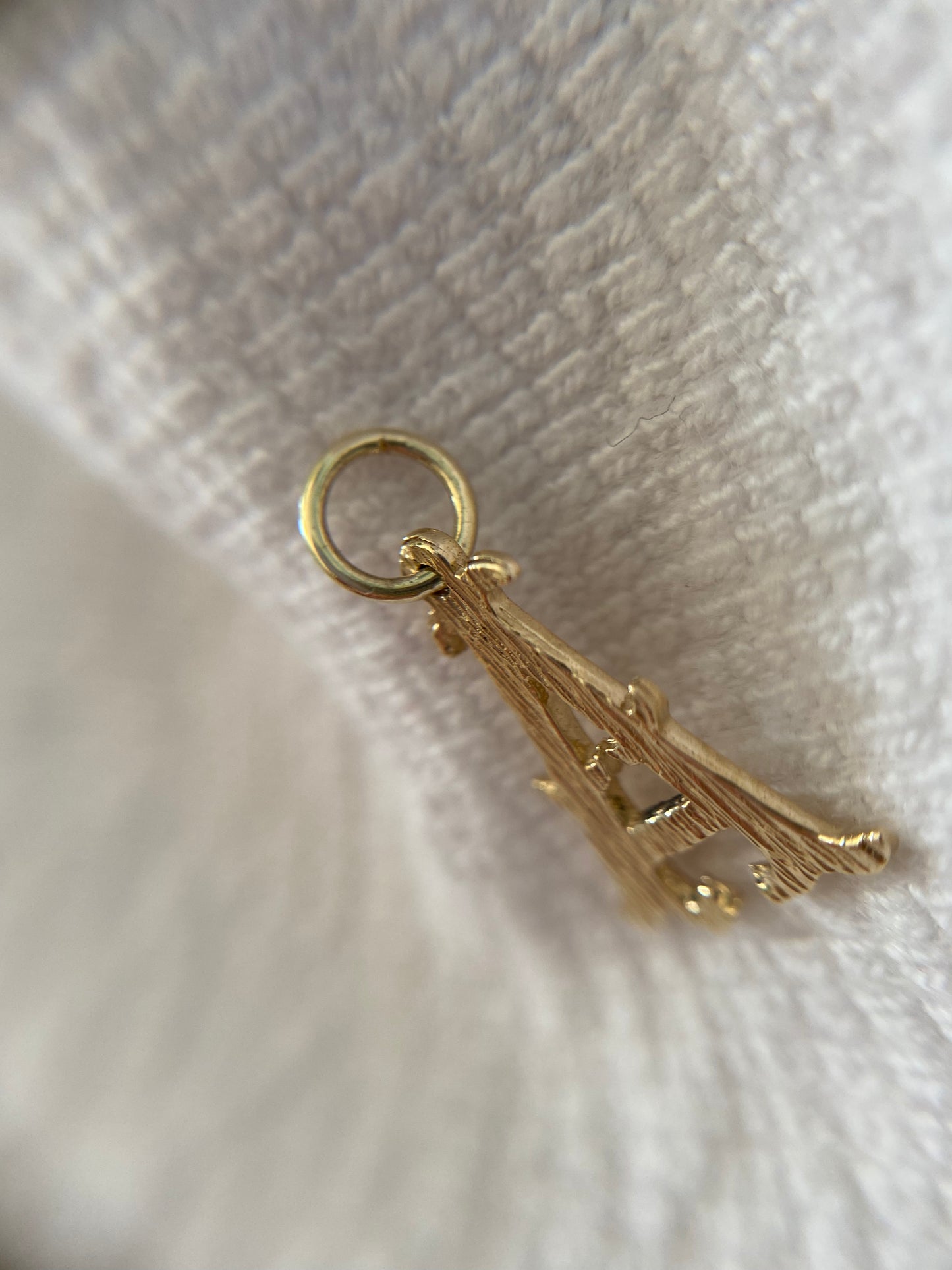 Preloved 9ct Gold Fancy Letter A Pendant