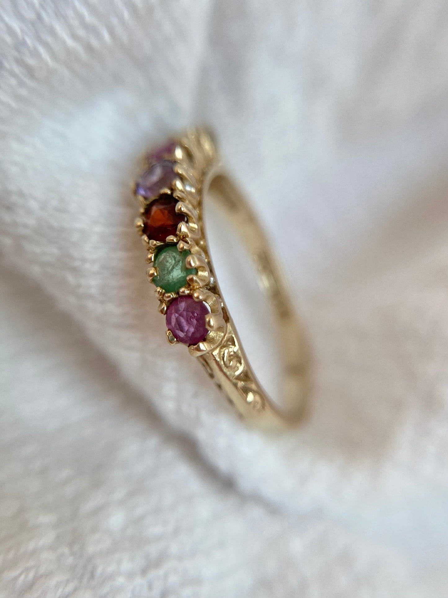 Vintage 9ct Gold REGARDS Ring