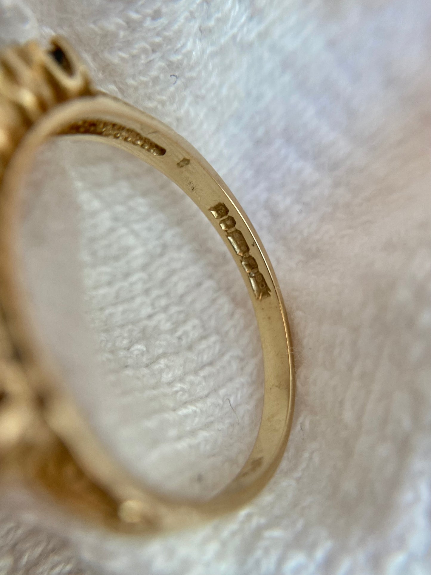 Vintage 9ct Gold REGARDS Ring