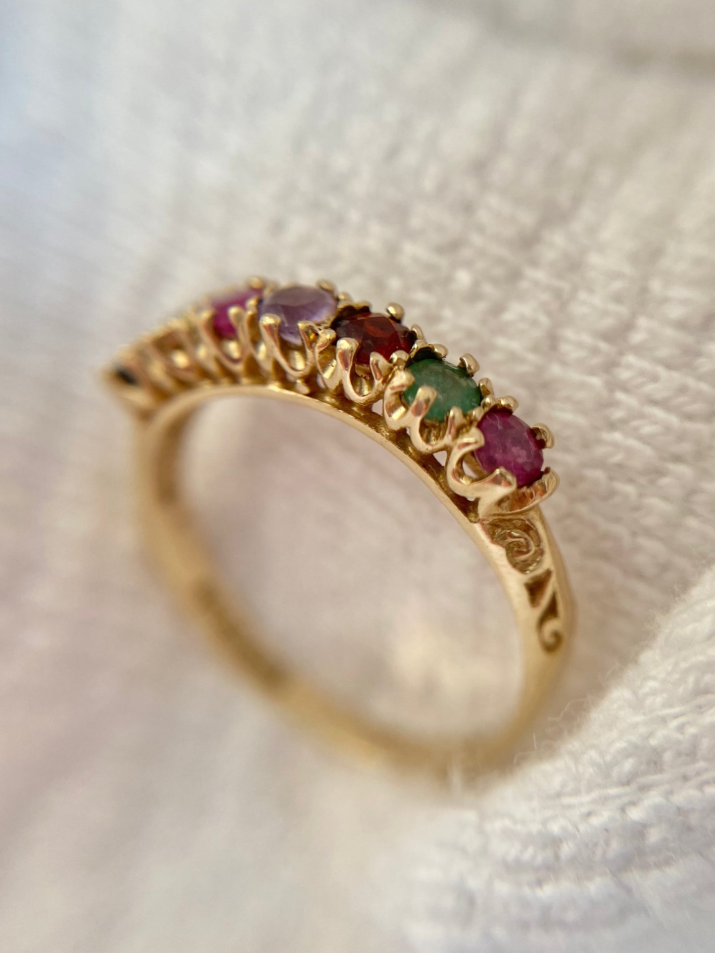 Vintage 9ct Gold REGARDS Ring