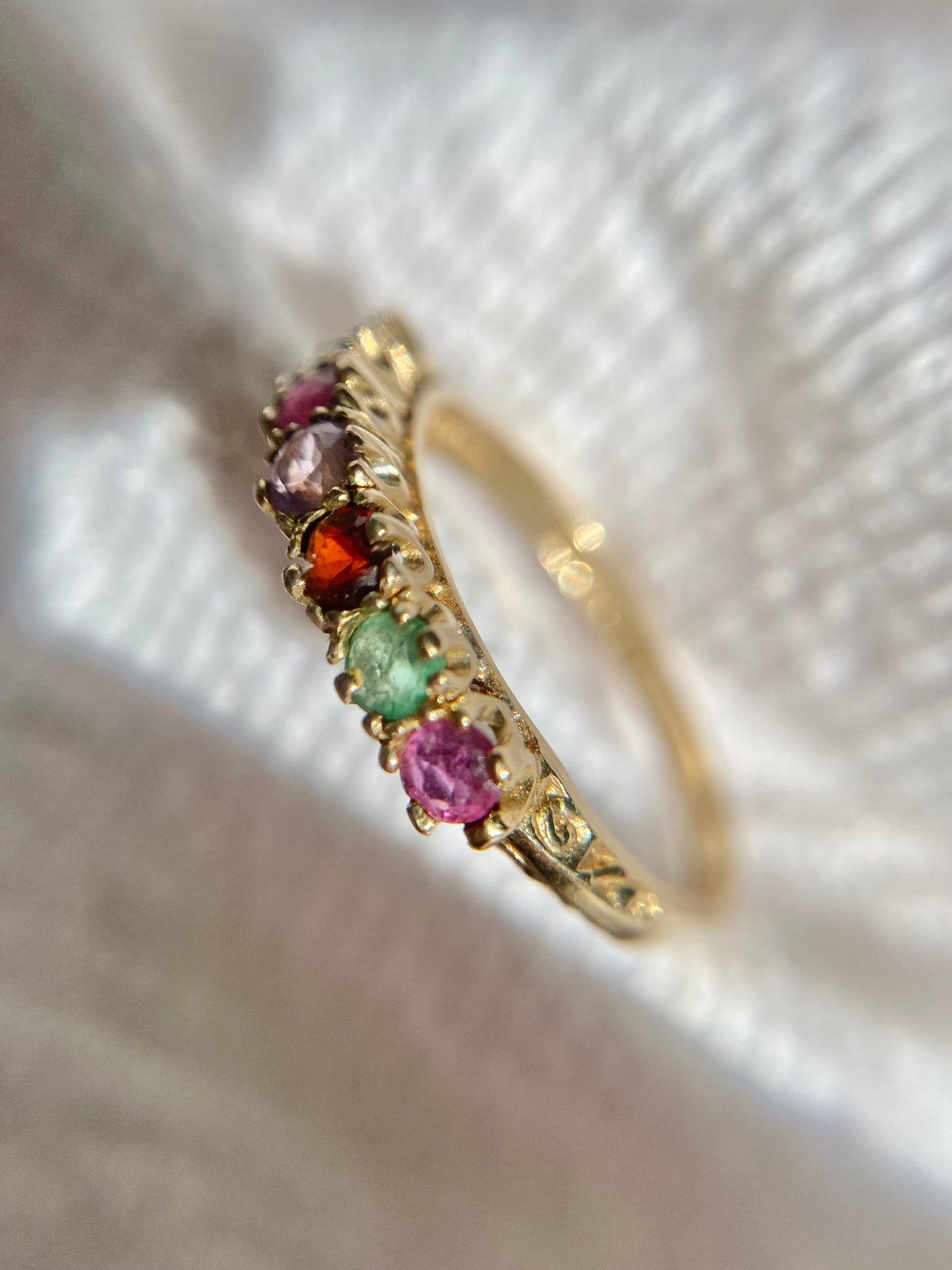 Vintage 9ct Gold REGARDS Ring