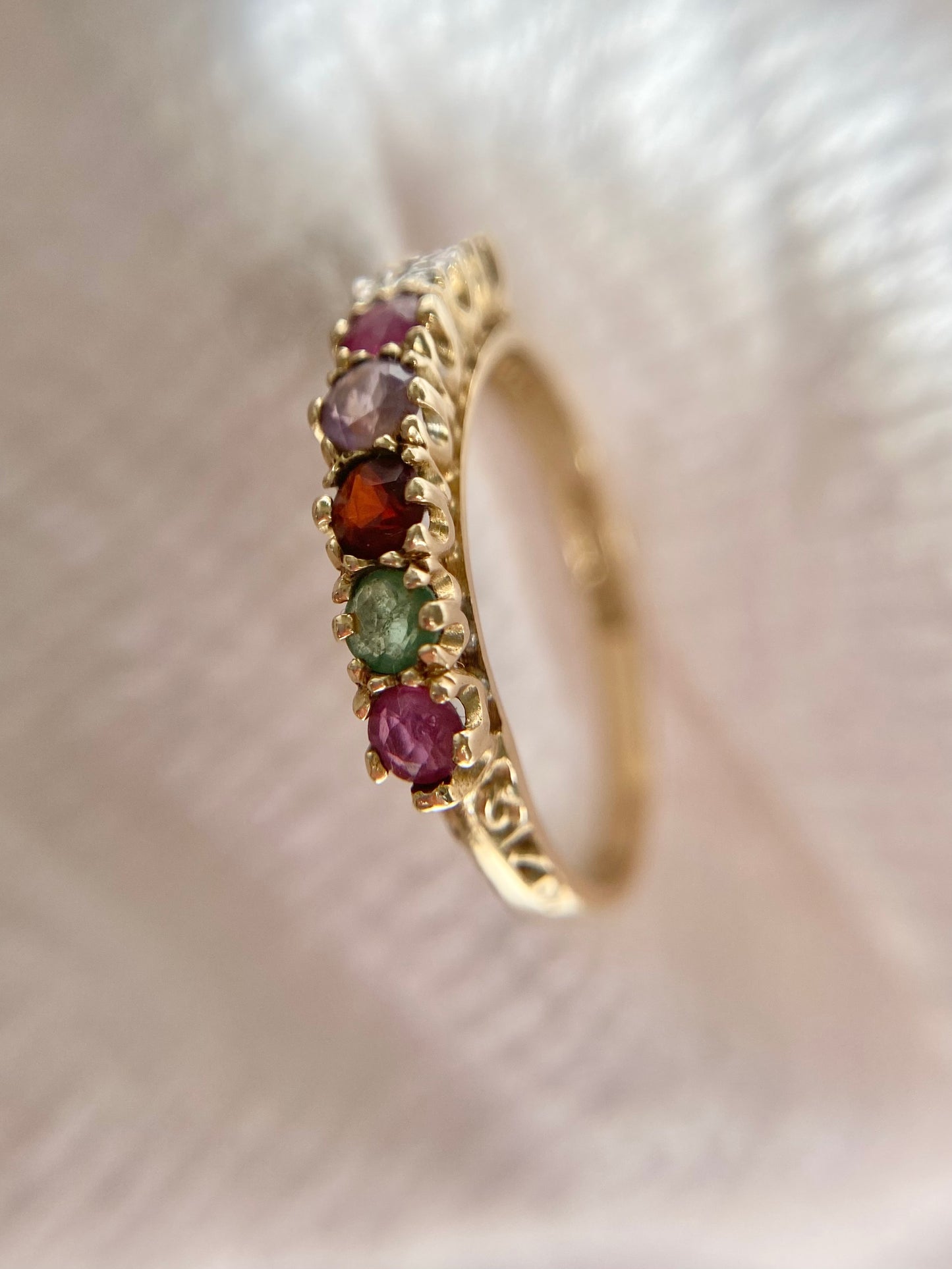 Vintage 9ct Gold REGARDS Ring