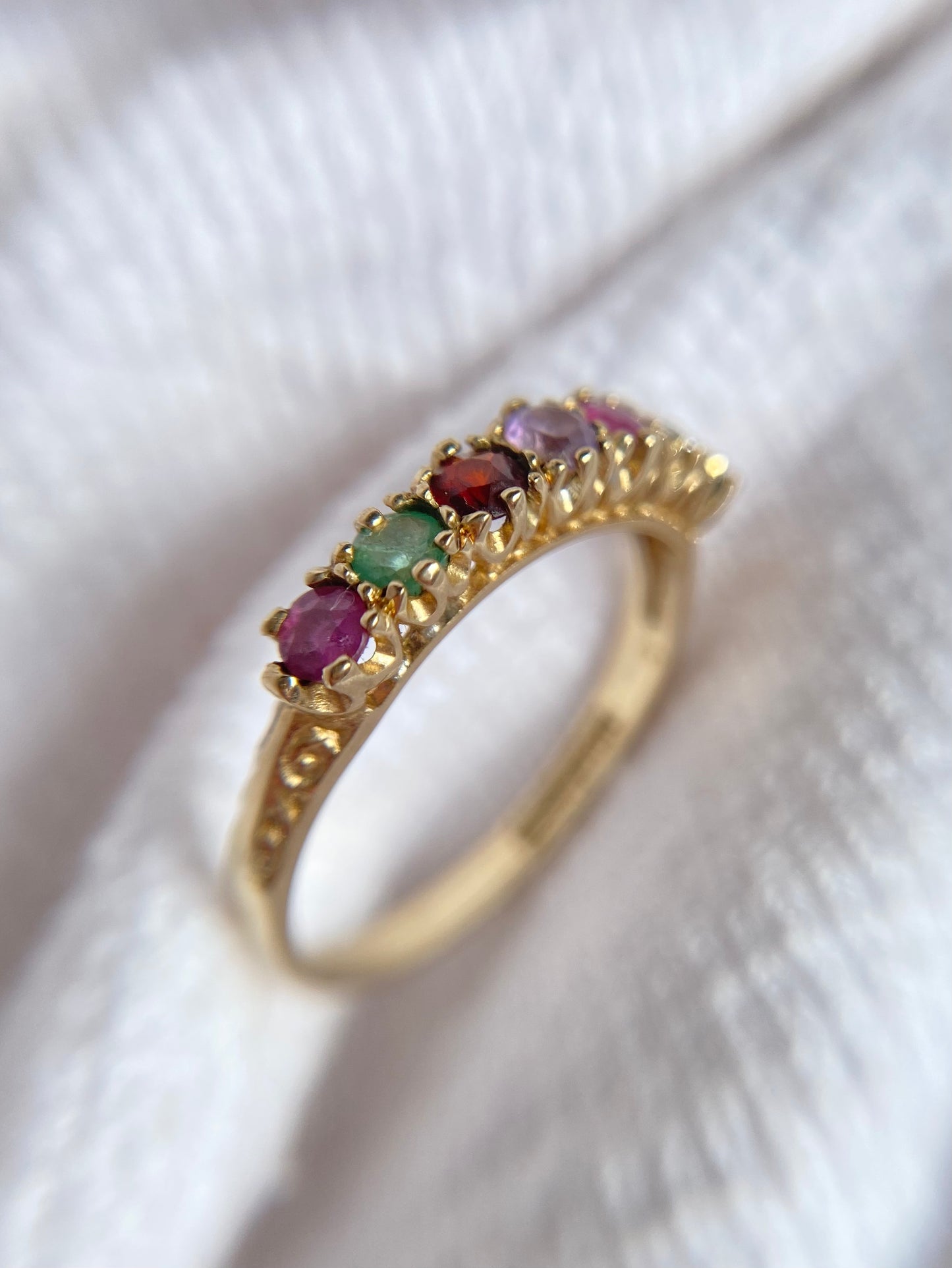 Vintage 9ct Gold REGARDS Ring