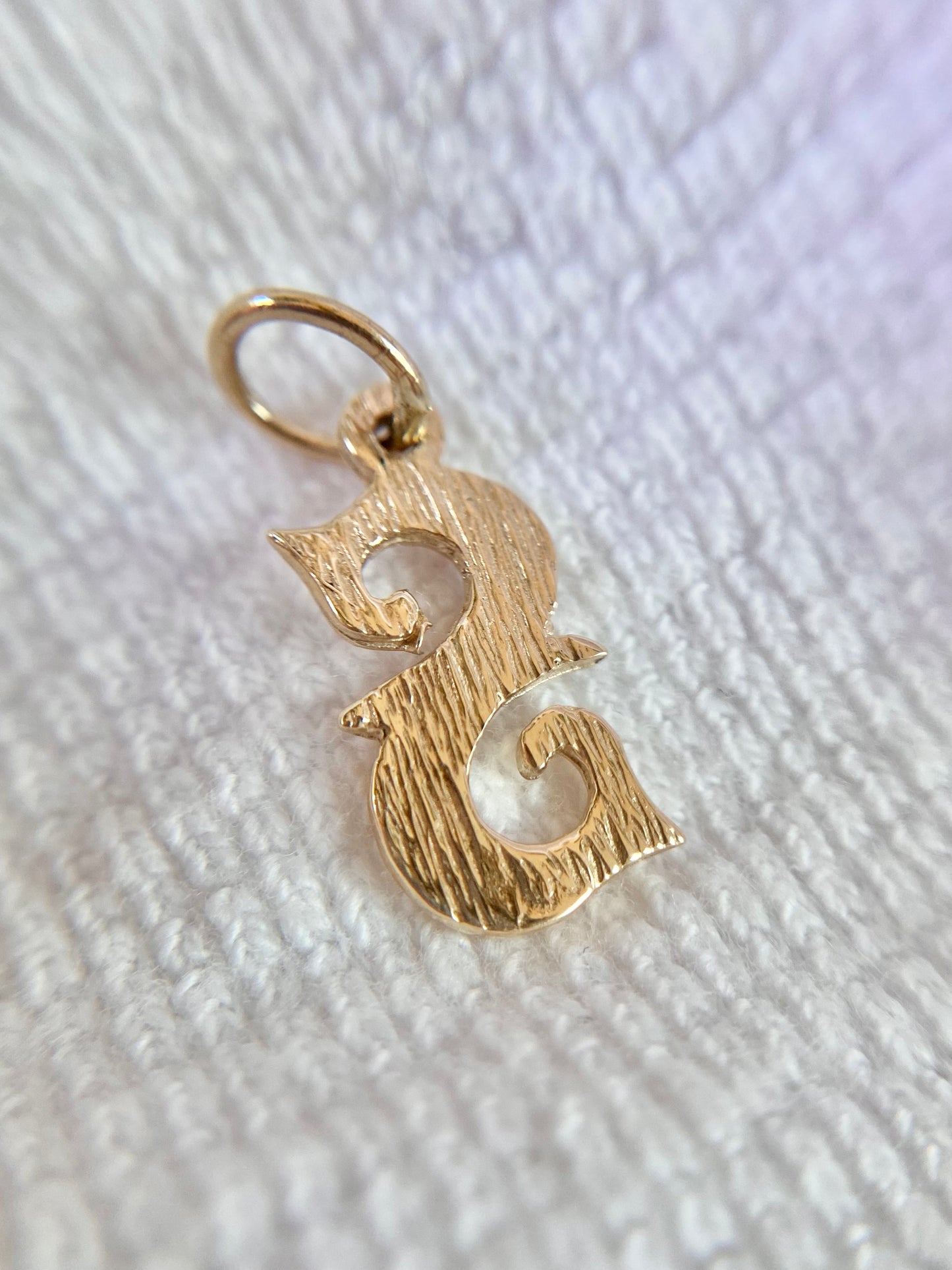 Preloved 9ct Gold Fancy Letter S Pendant