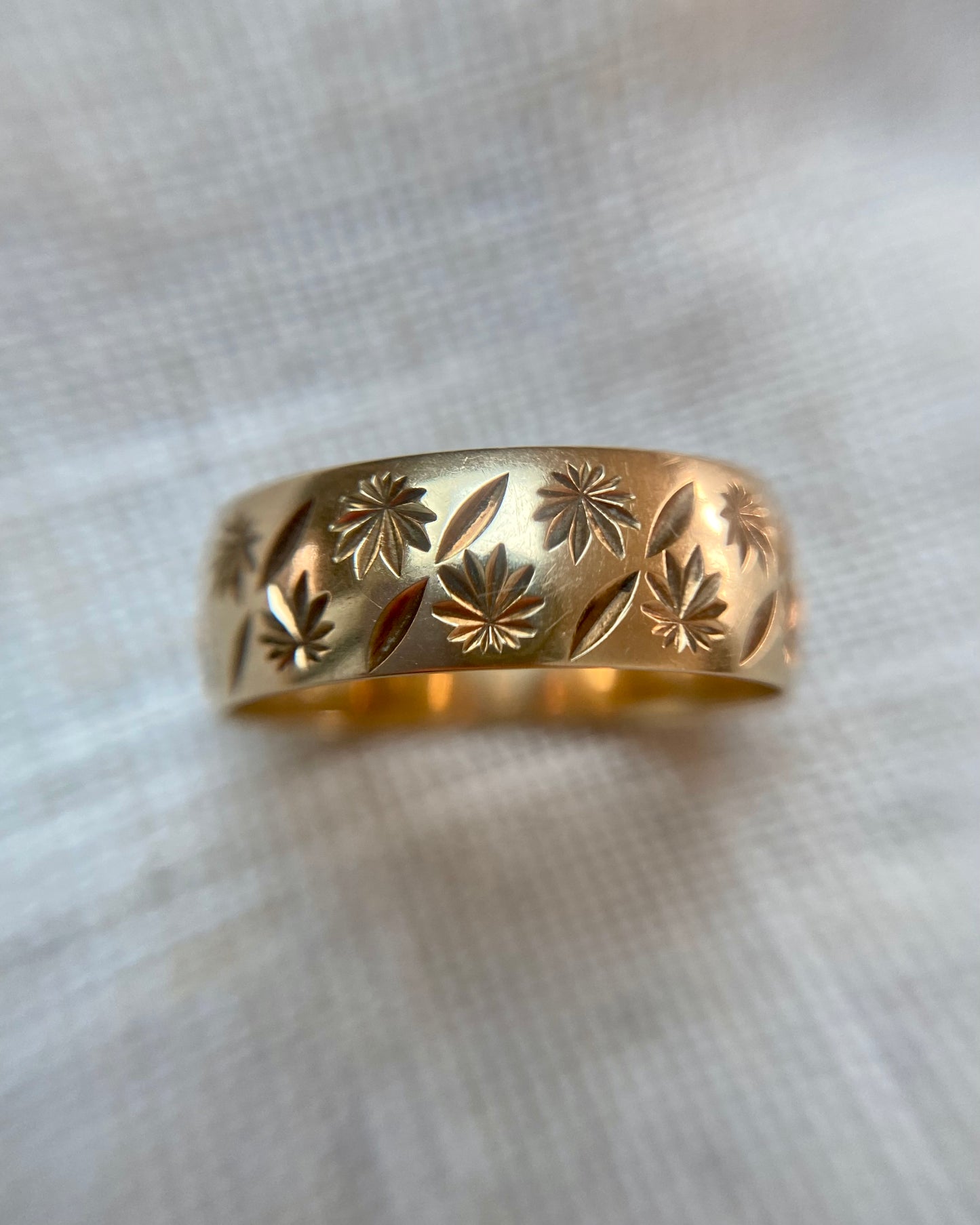 Vintage 9ct Gold Starry Leaf Band Ring