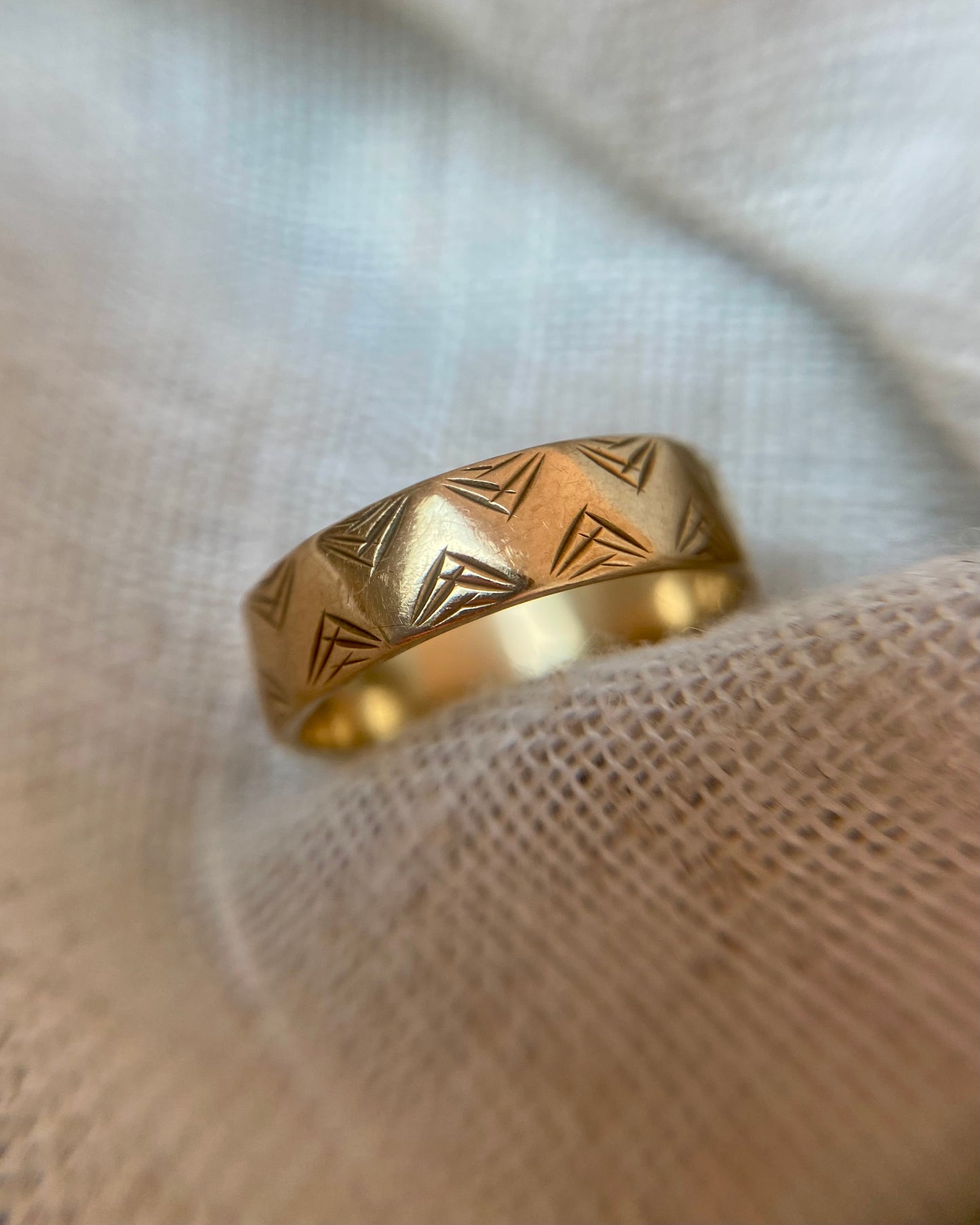 Vintage 9ct Gold Chevron Band Ring