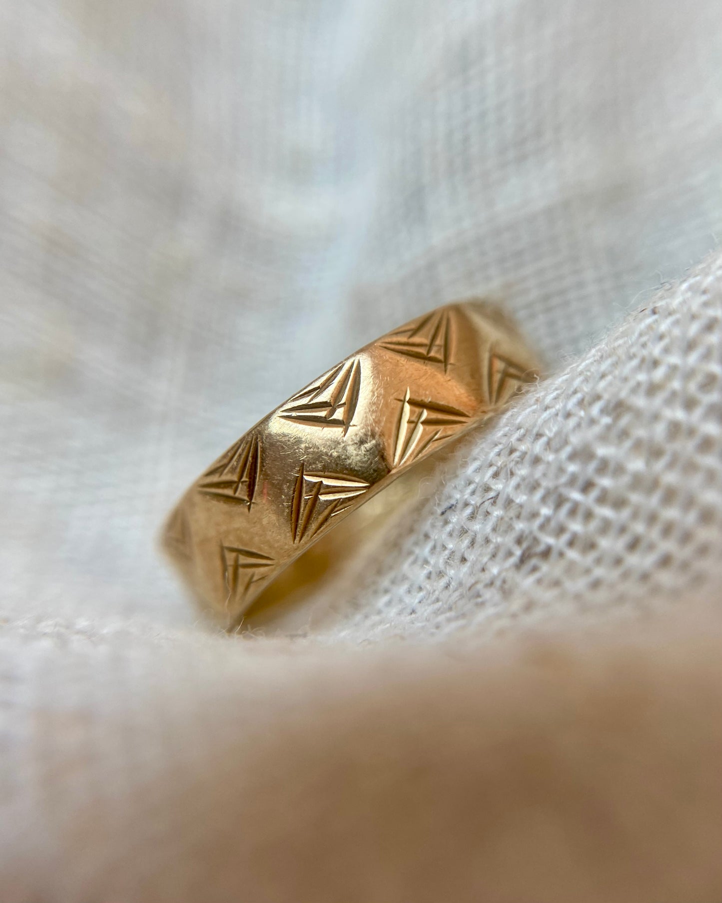 Vintage 9ct Gold Chevron Band Ring