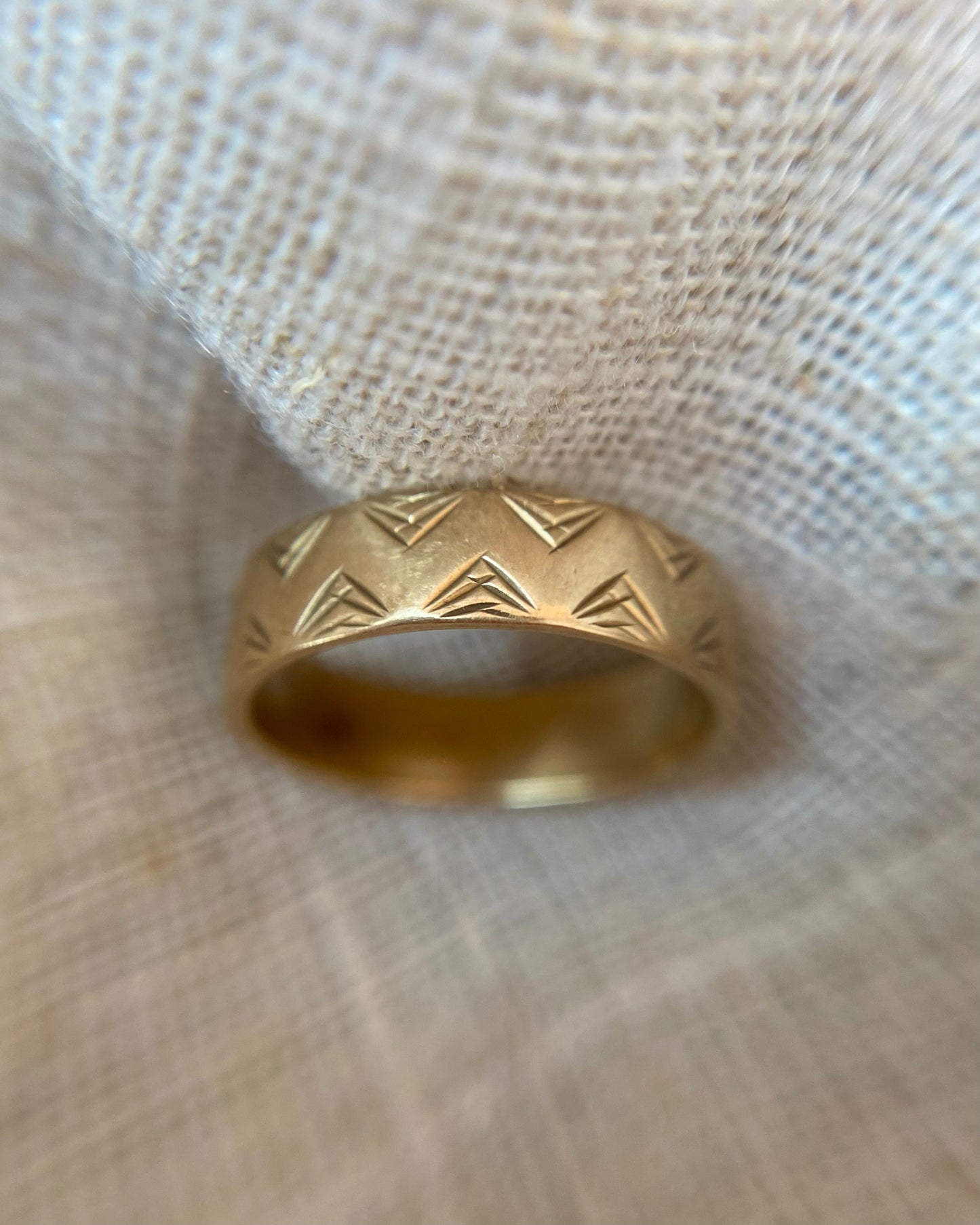 Vintage 9ct Gold Chevron Band Ring