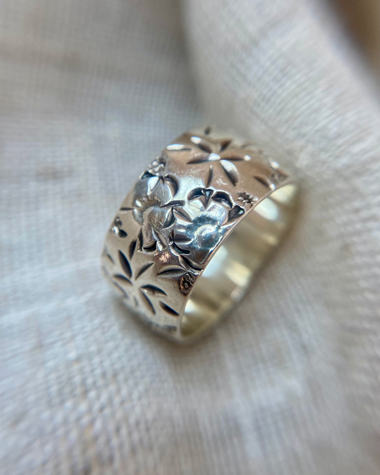 Vintage Silver Floral Cigar Band
