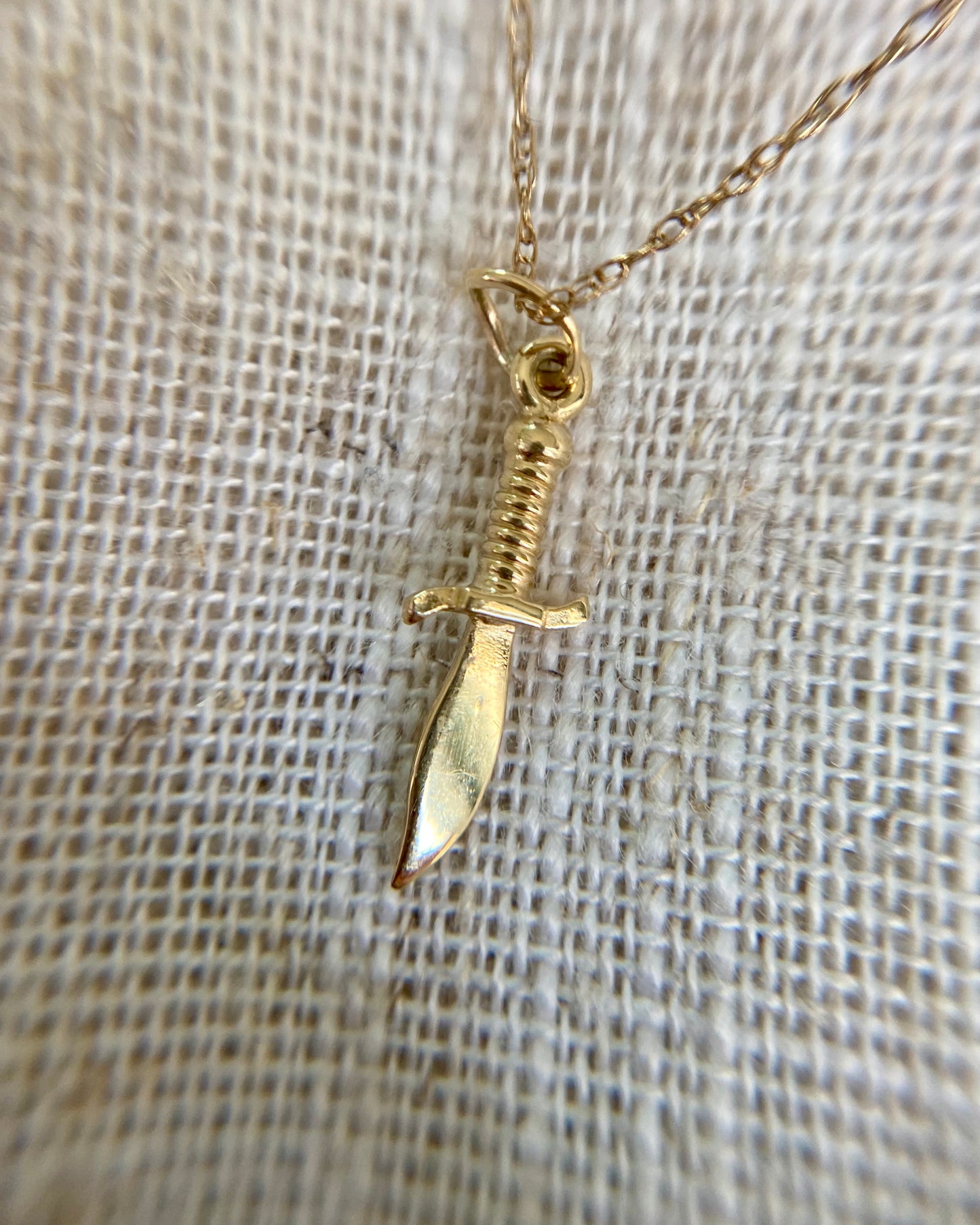 Preloved 9ct Gold Dagger Pendant and Chain