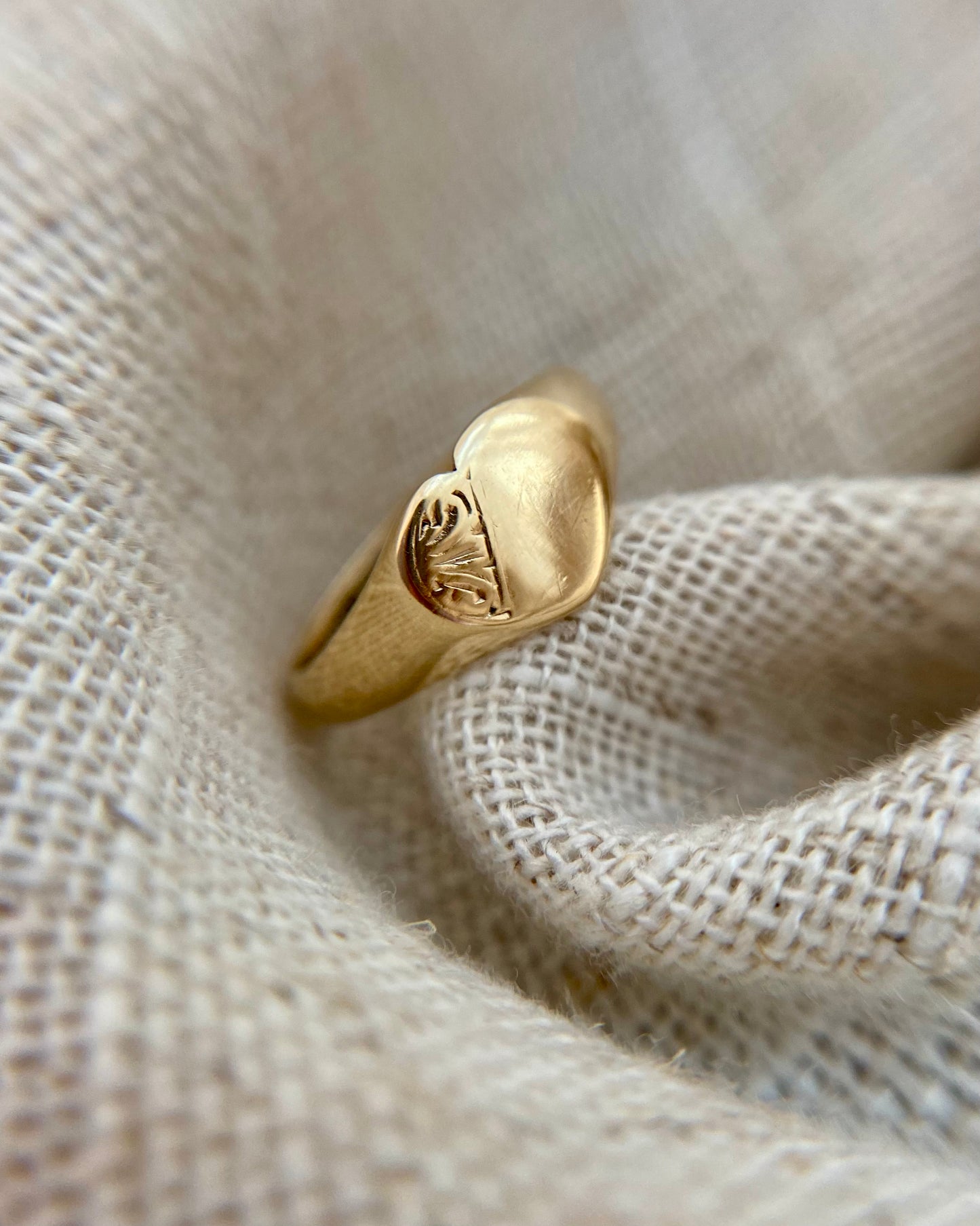 Vintage 9ct Gold Patterned Heart Pinky Ring