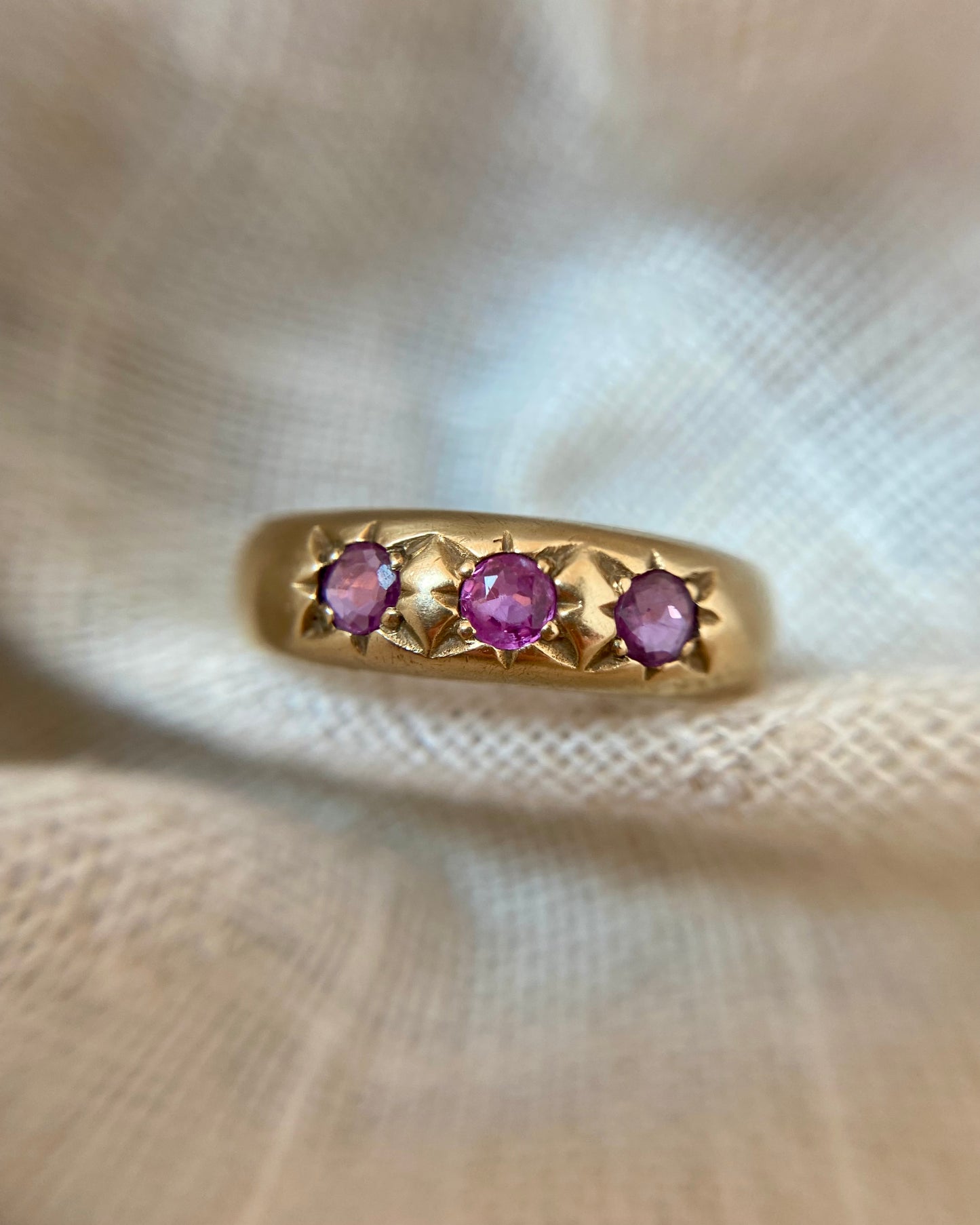 Vintage 9ct Gold Pink Topaz Starburst Trilogy Ring