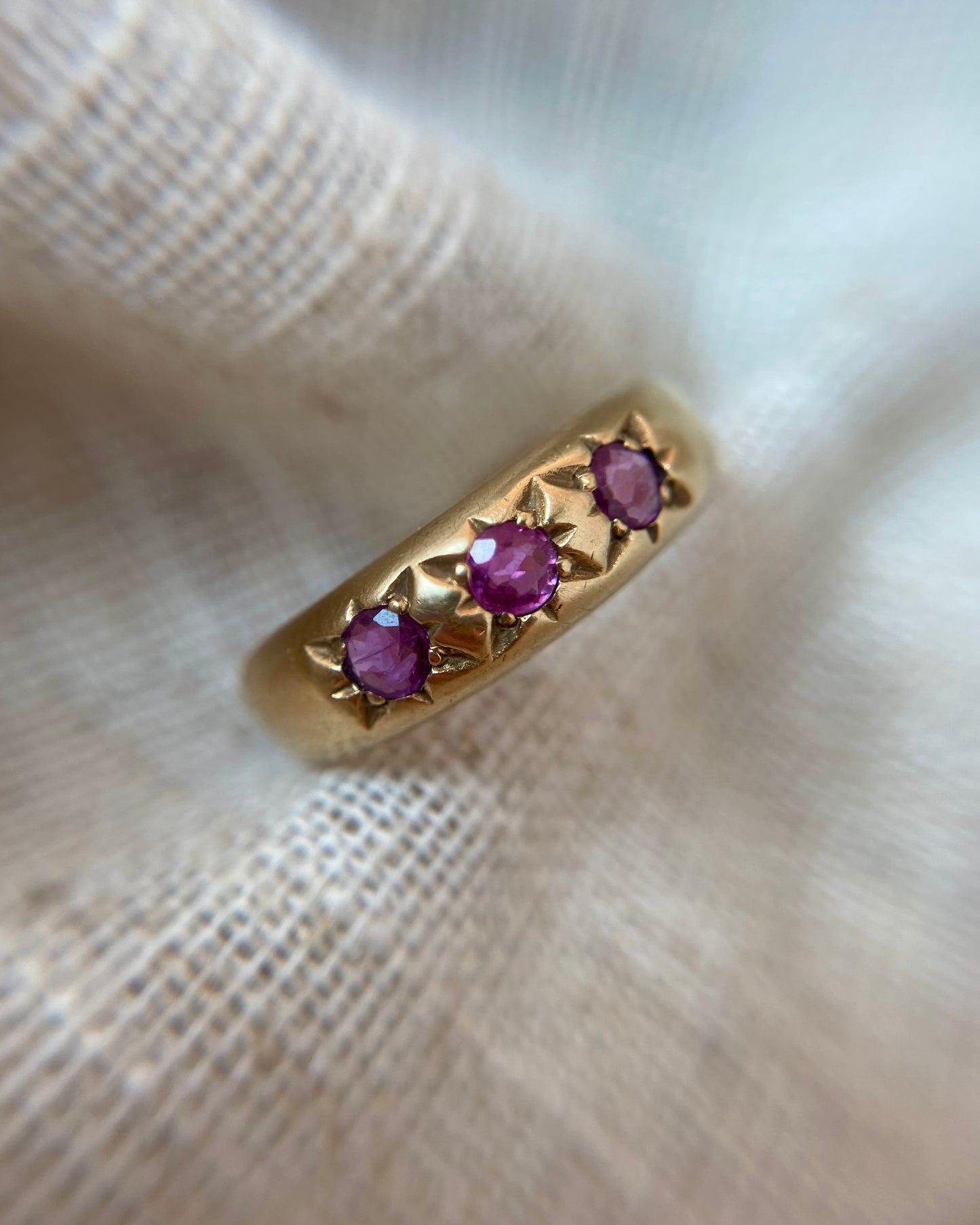 Vintage 9ct Gold Pink Topaz Starburst Trilogy Ring